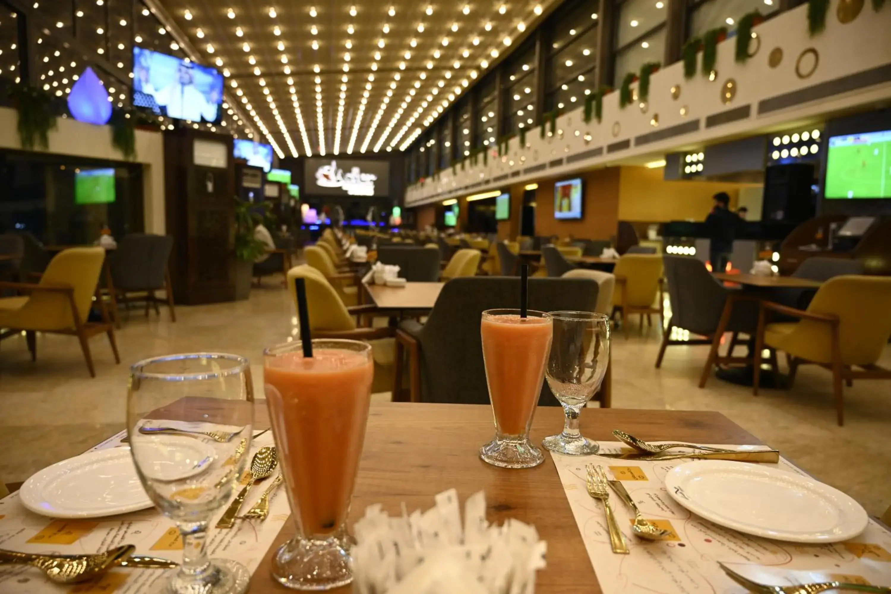 Restaurant/Places to Eat in ASTER HOTEL