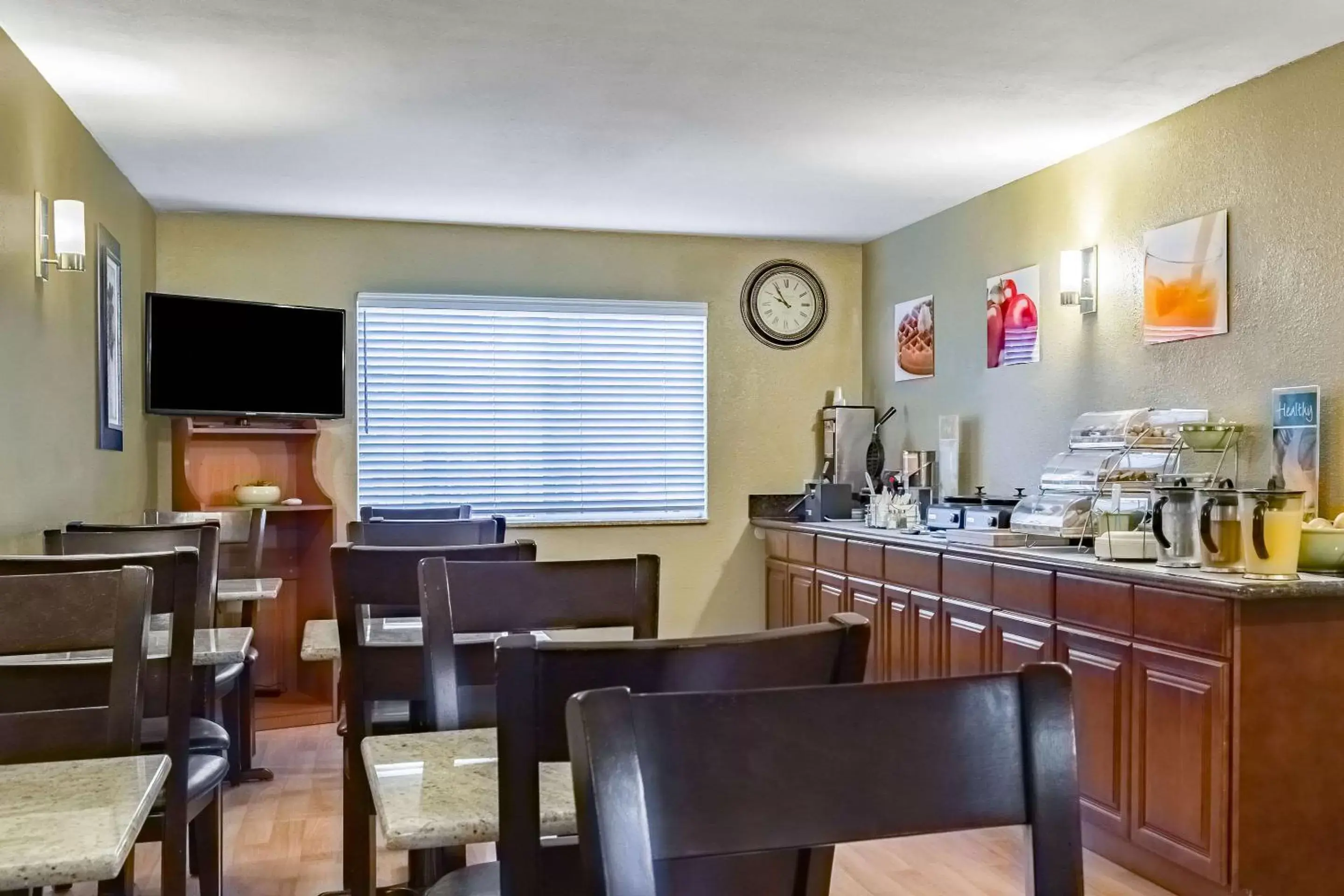 Restaurant/places to eat in Quality Inn & Suites Vancouver North Restaurant/places to eat in Quality Inn & Suites Vancouver North