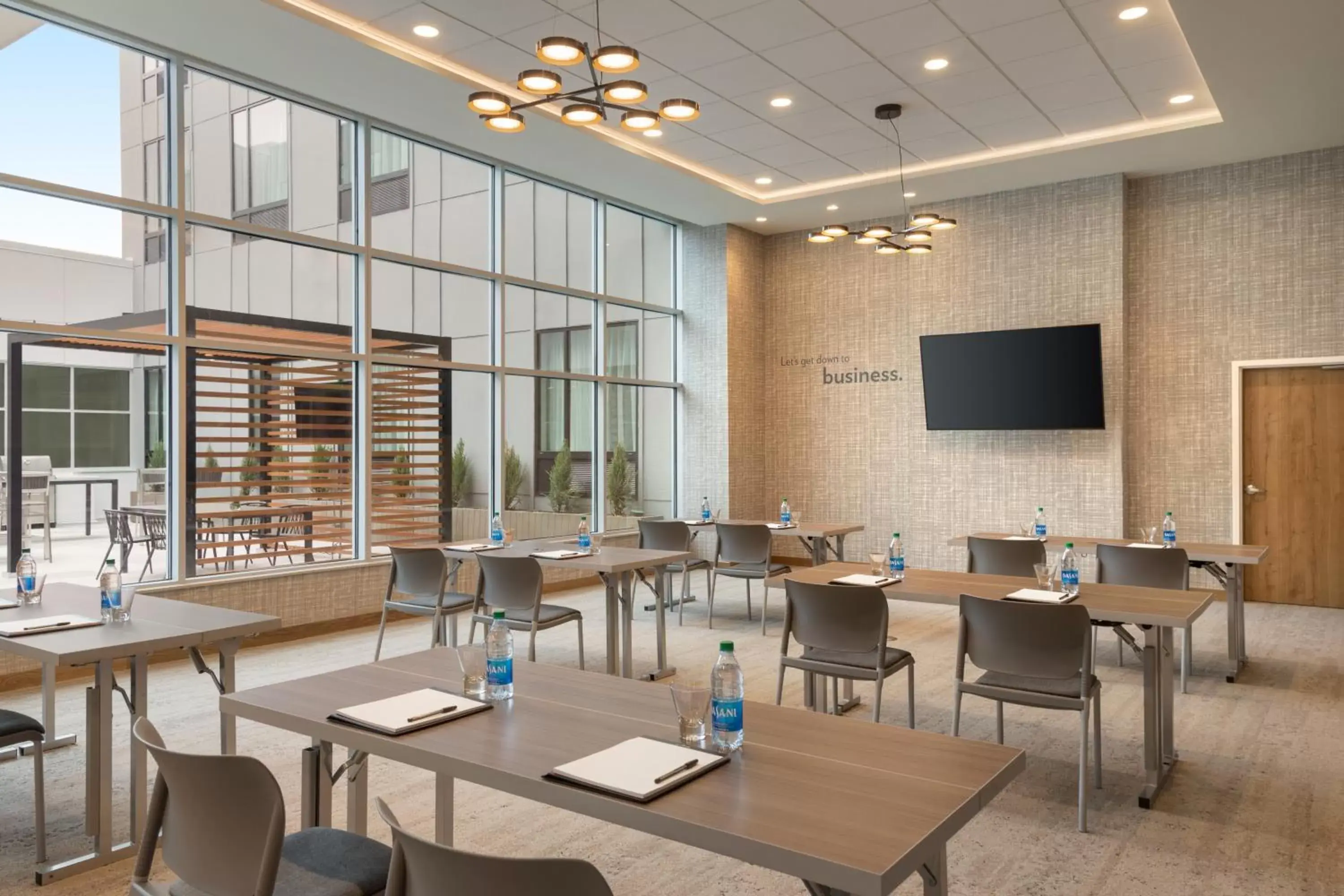 Meeting/conference room, Restaurant/Places to Eat in Staybridge Suites Rochester - Mayo Clinic Area, an IHG Hotel
