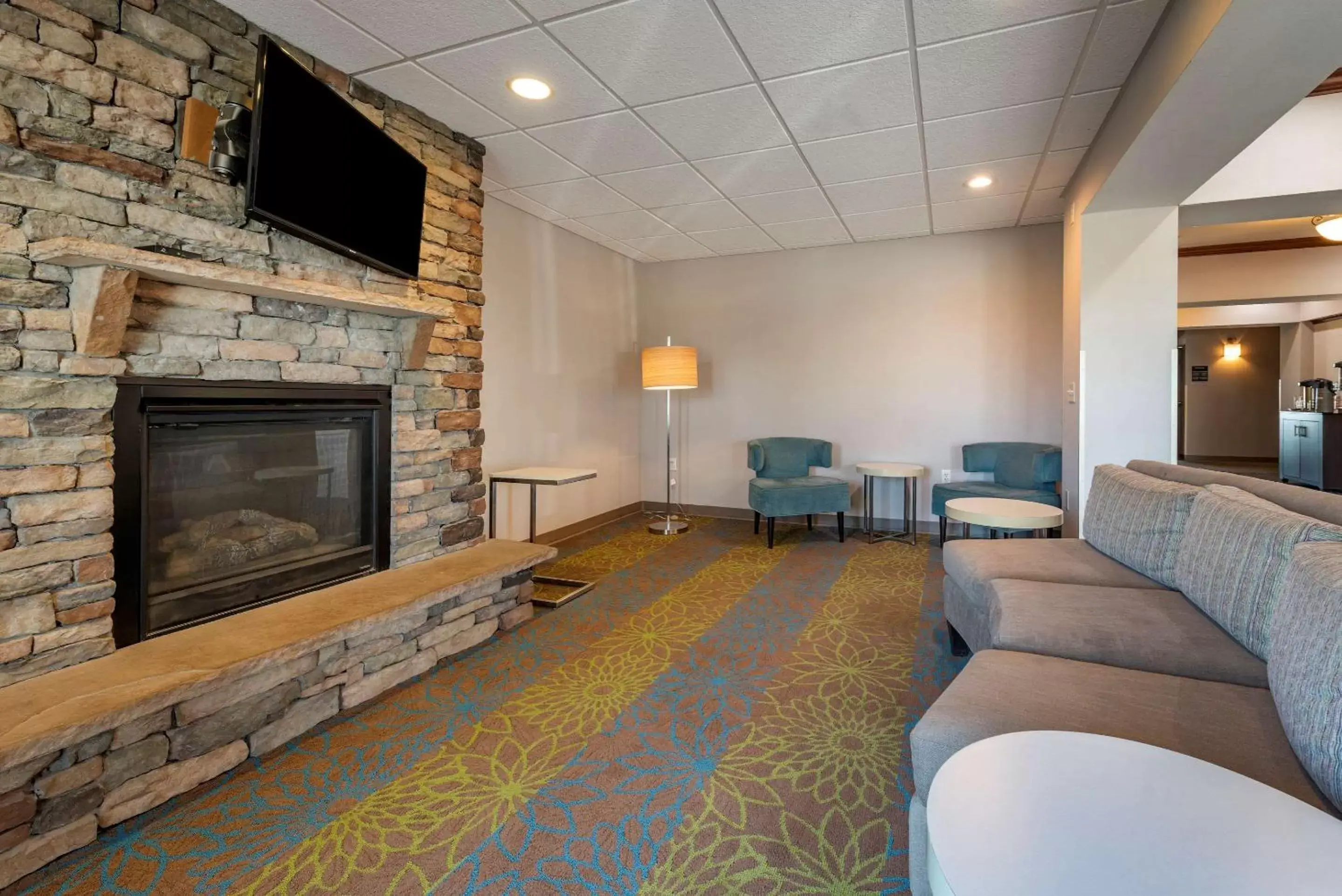 Lobby or reception, Seating Area in Sleep Inn & Suites Oakley I-70