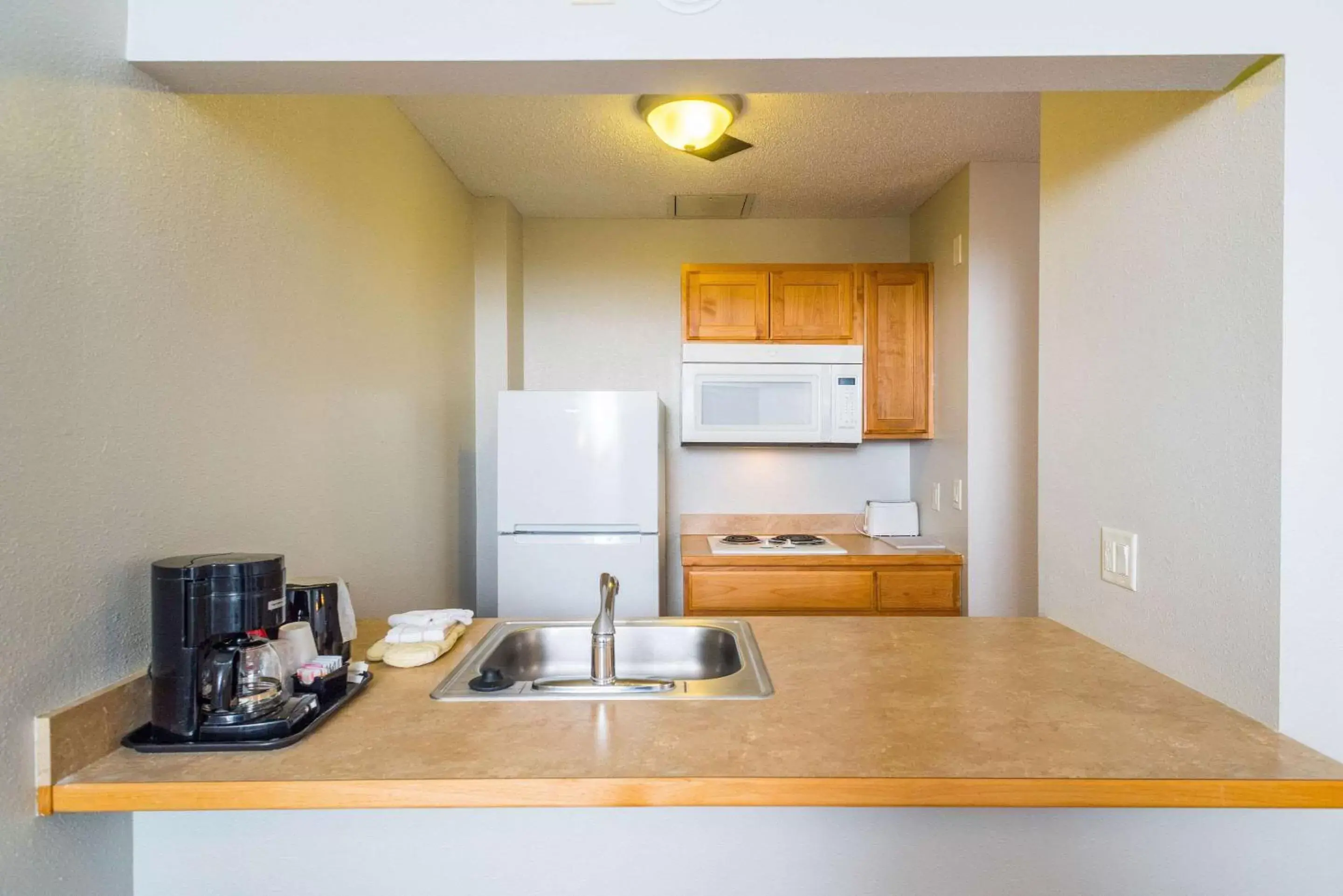 Photo of the whole room, Kitchen/Kitchenette in Studio Z, Ascend Hotel Collection