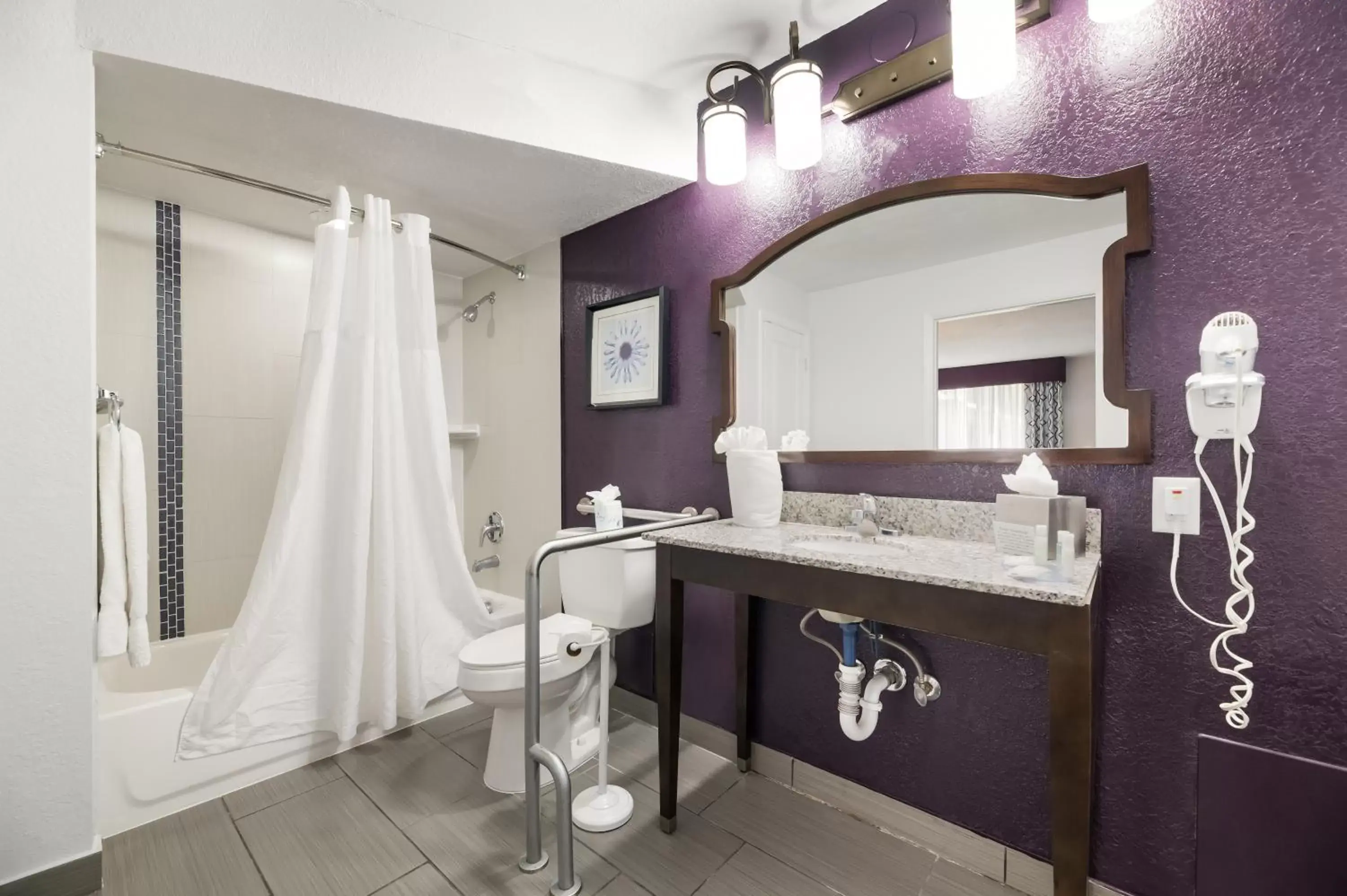 Bathroom in Clarion Inn & Suites Across From Universal Orlando Resort