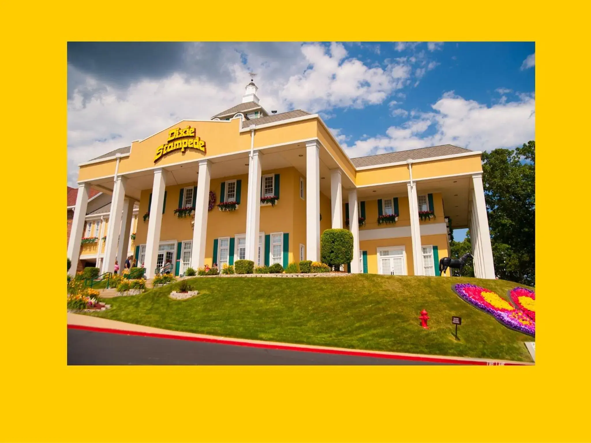 Entertainment, Property Building in French Quarter Resort