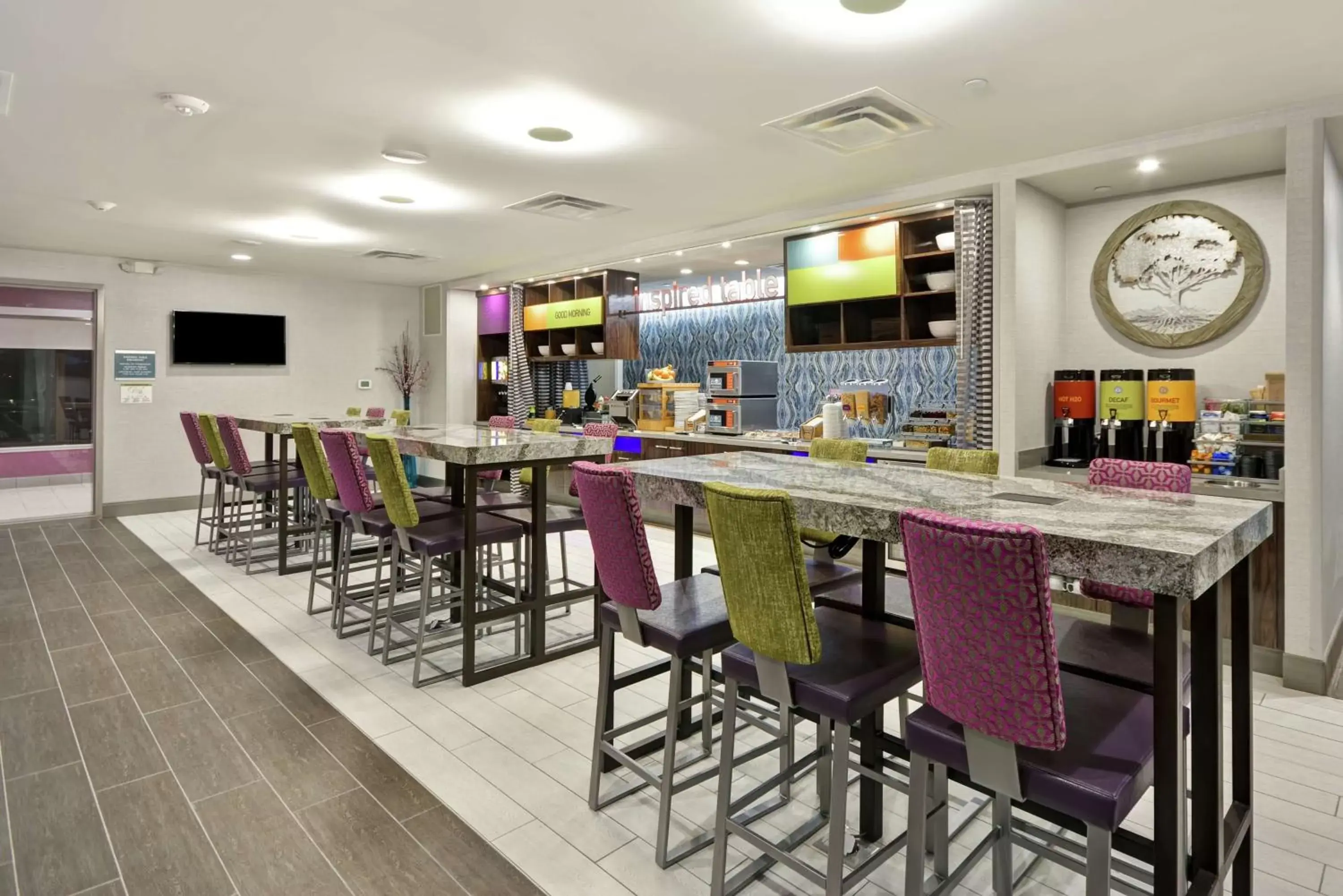 Dining area, Restaurant/Places to Eat in Home2 Suites by Hilton KCI Airport