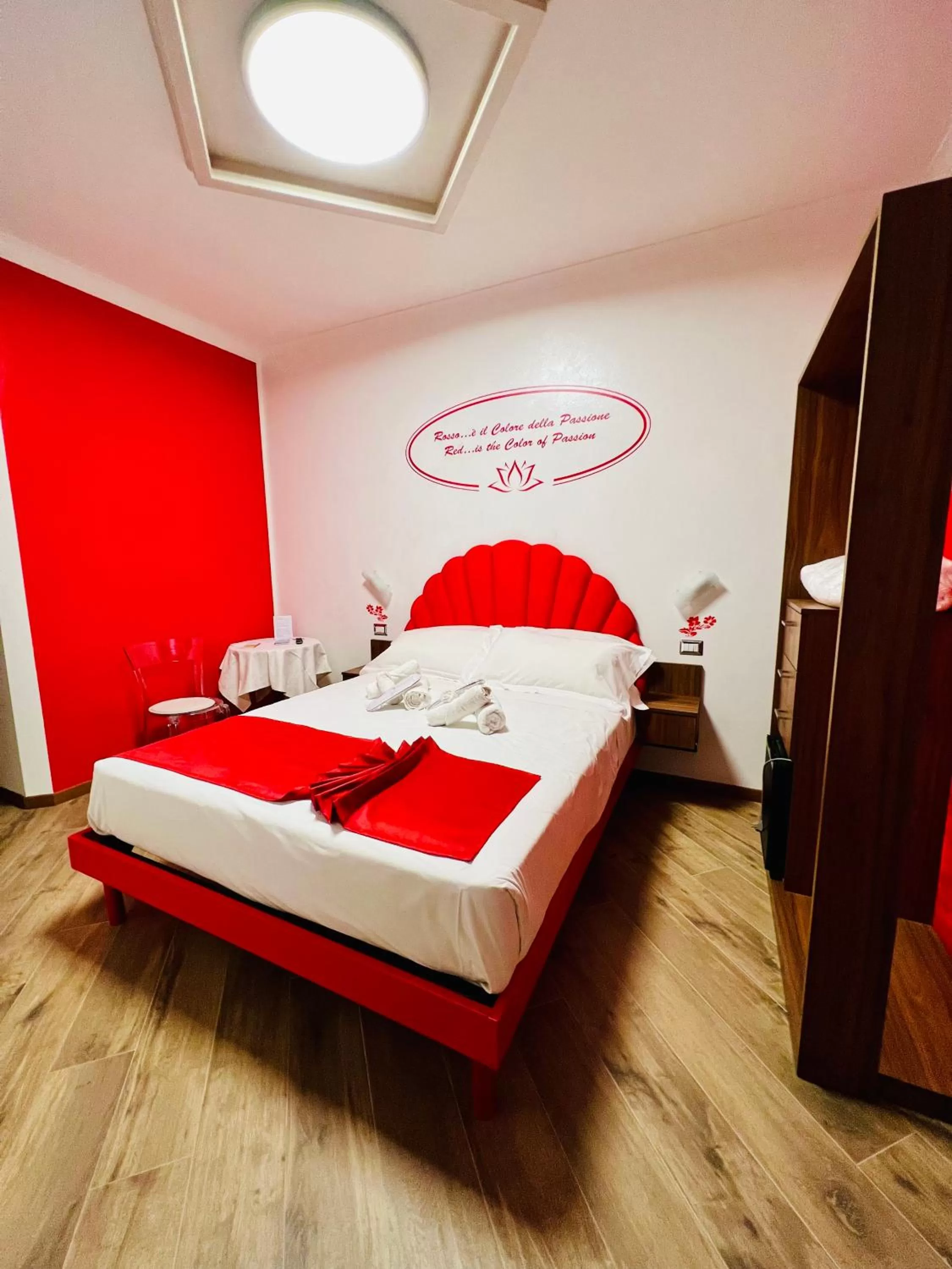 Bedroom, Bed in Rainbow Hotel Depandance Joli