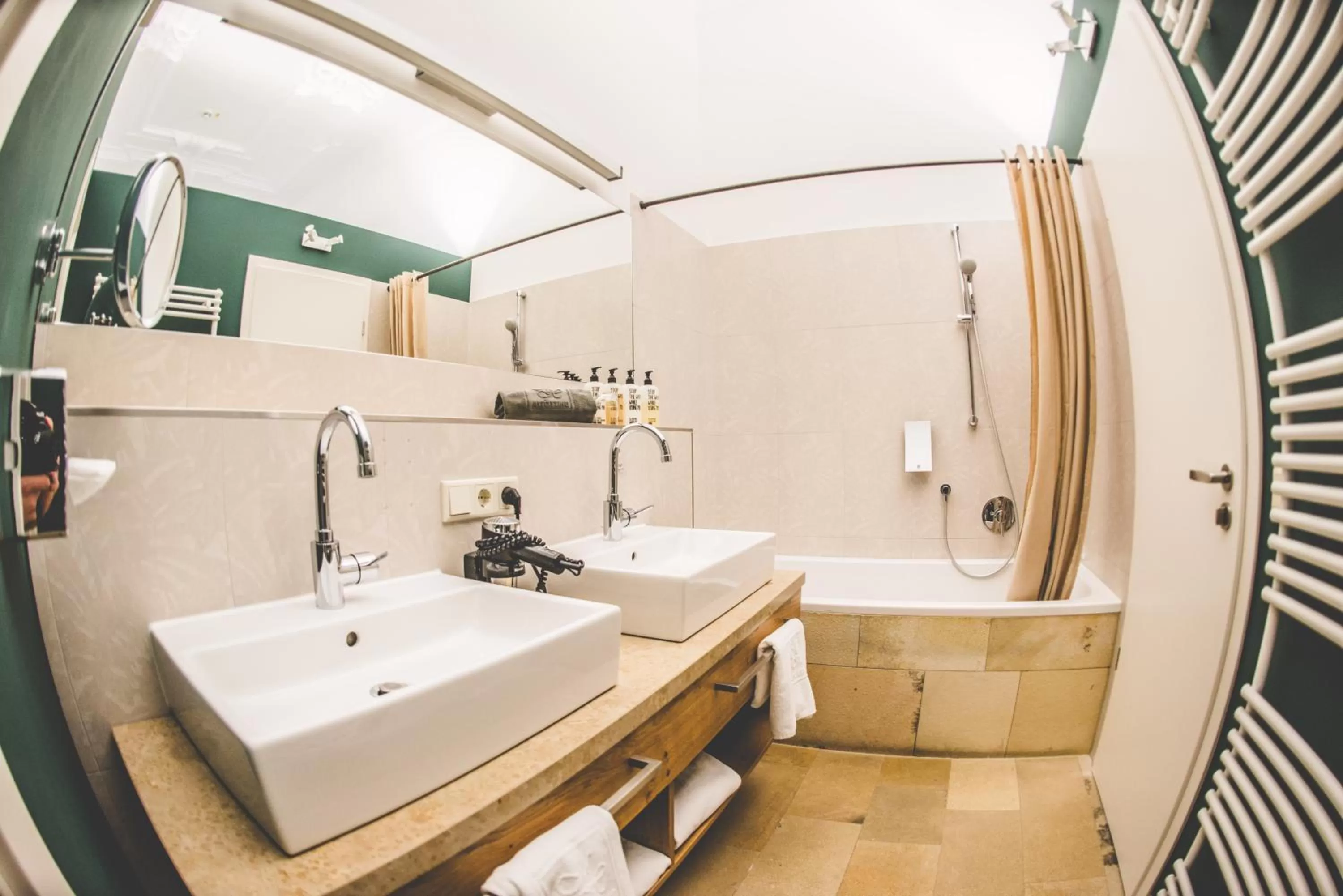 Bathroom in Hotel Münchner Hof