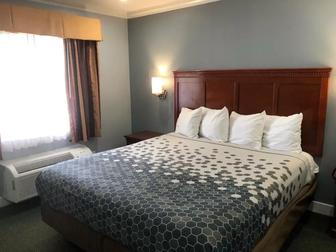 Bed in Redondo Inn and Suites