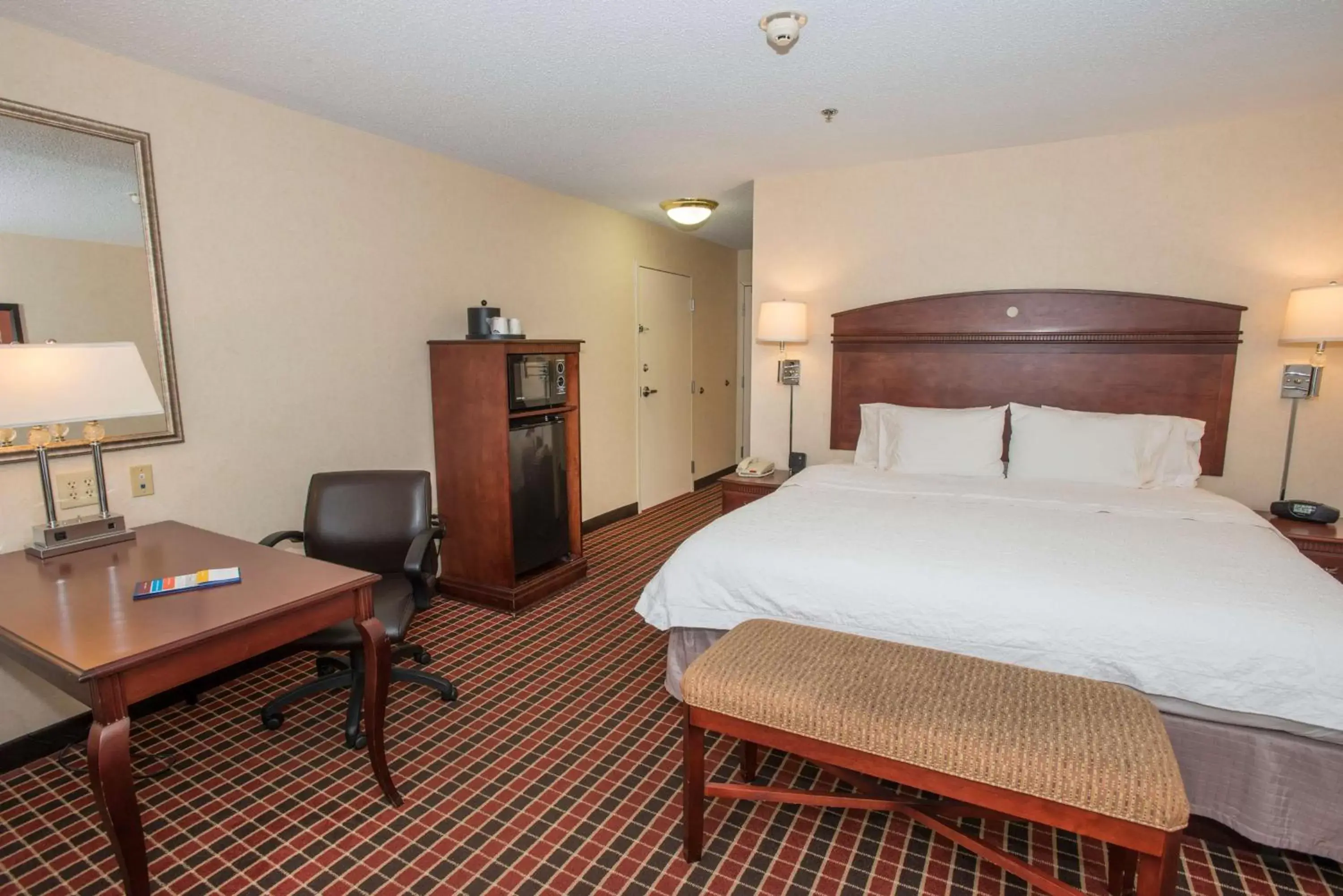 Bedroom, Bed in Hampton Inn & Suites Dayton-Airport