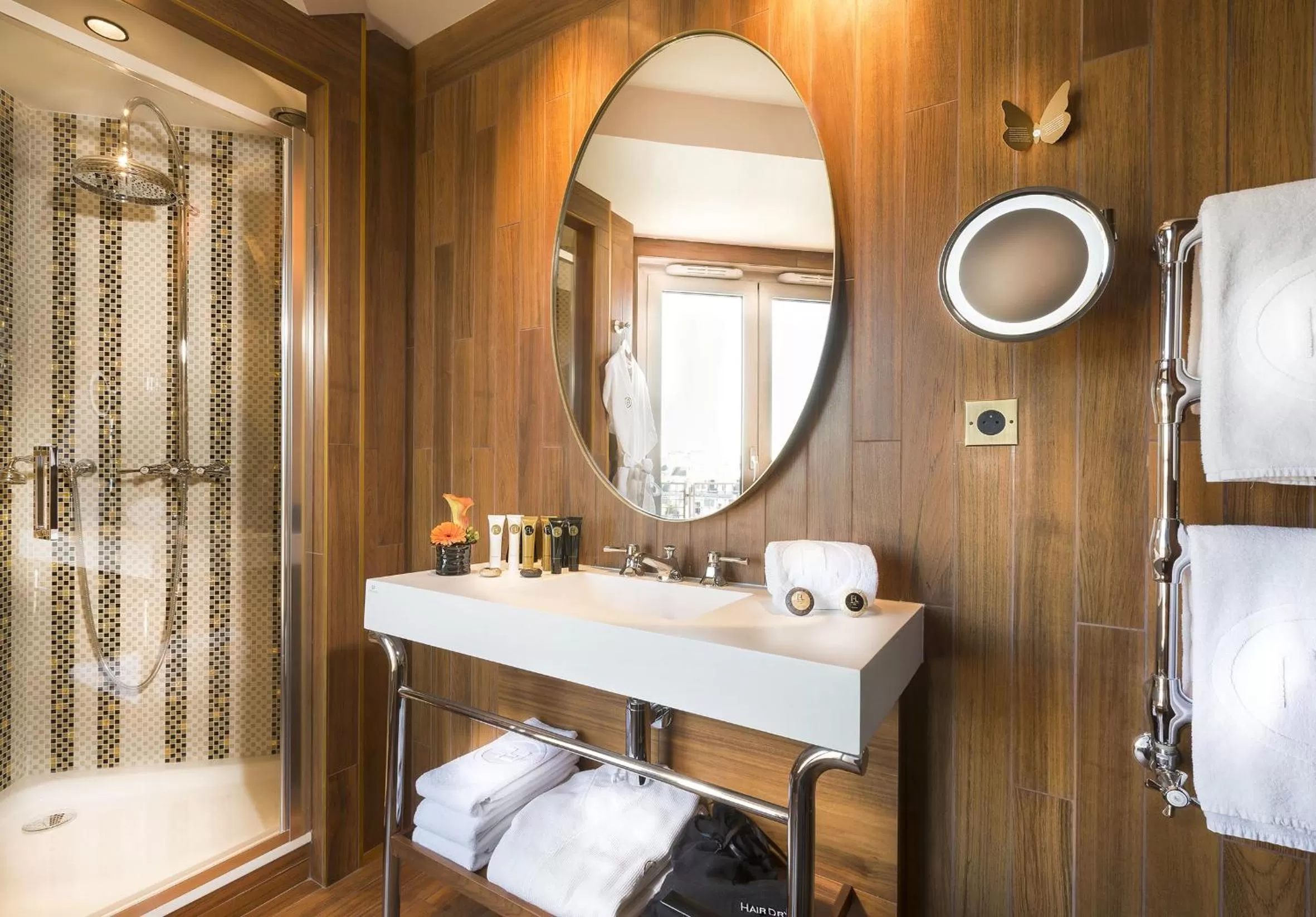 Bathroom in Hotel Maison FL