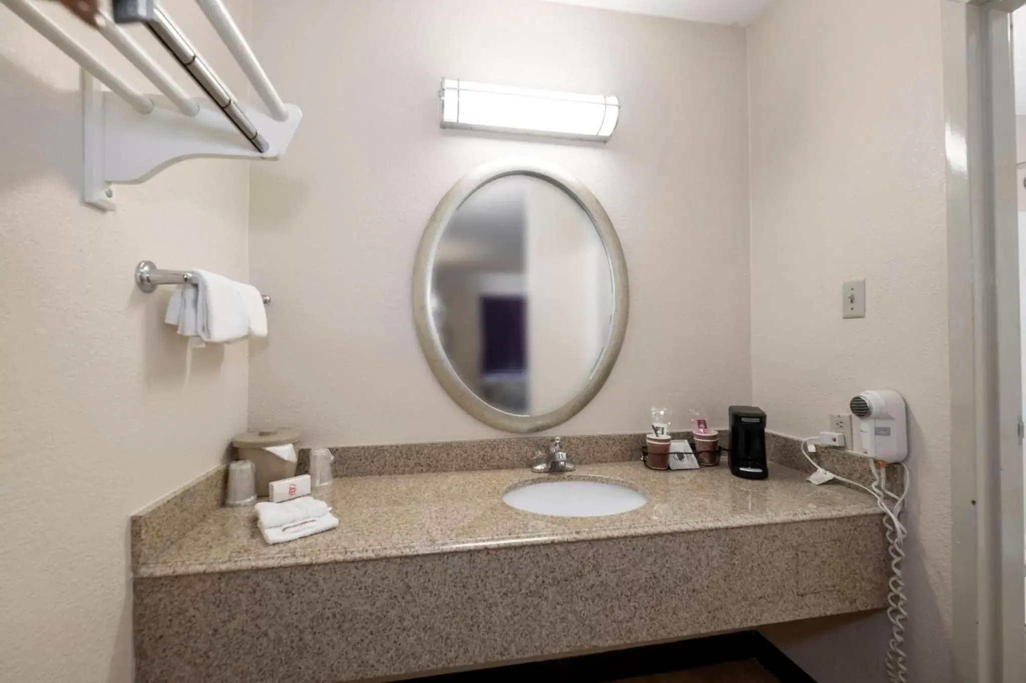 Bathroom in Red Roof Inn Winchester