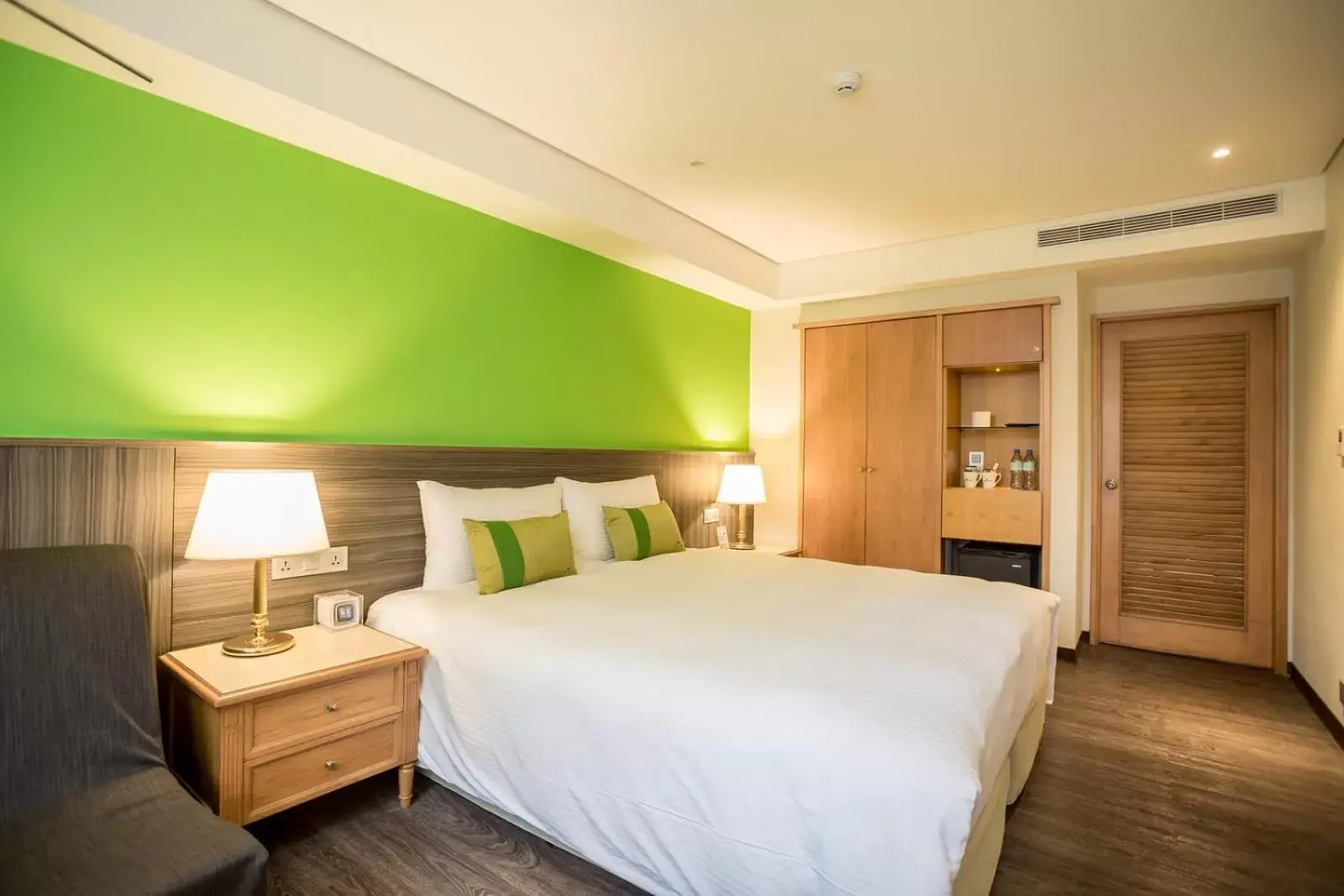 Photo of the whole room, Bed in Green World Triple Beds Photo of the whole room, Bed in Green World Triple Beds