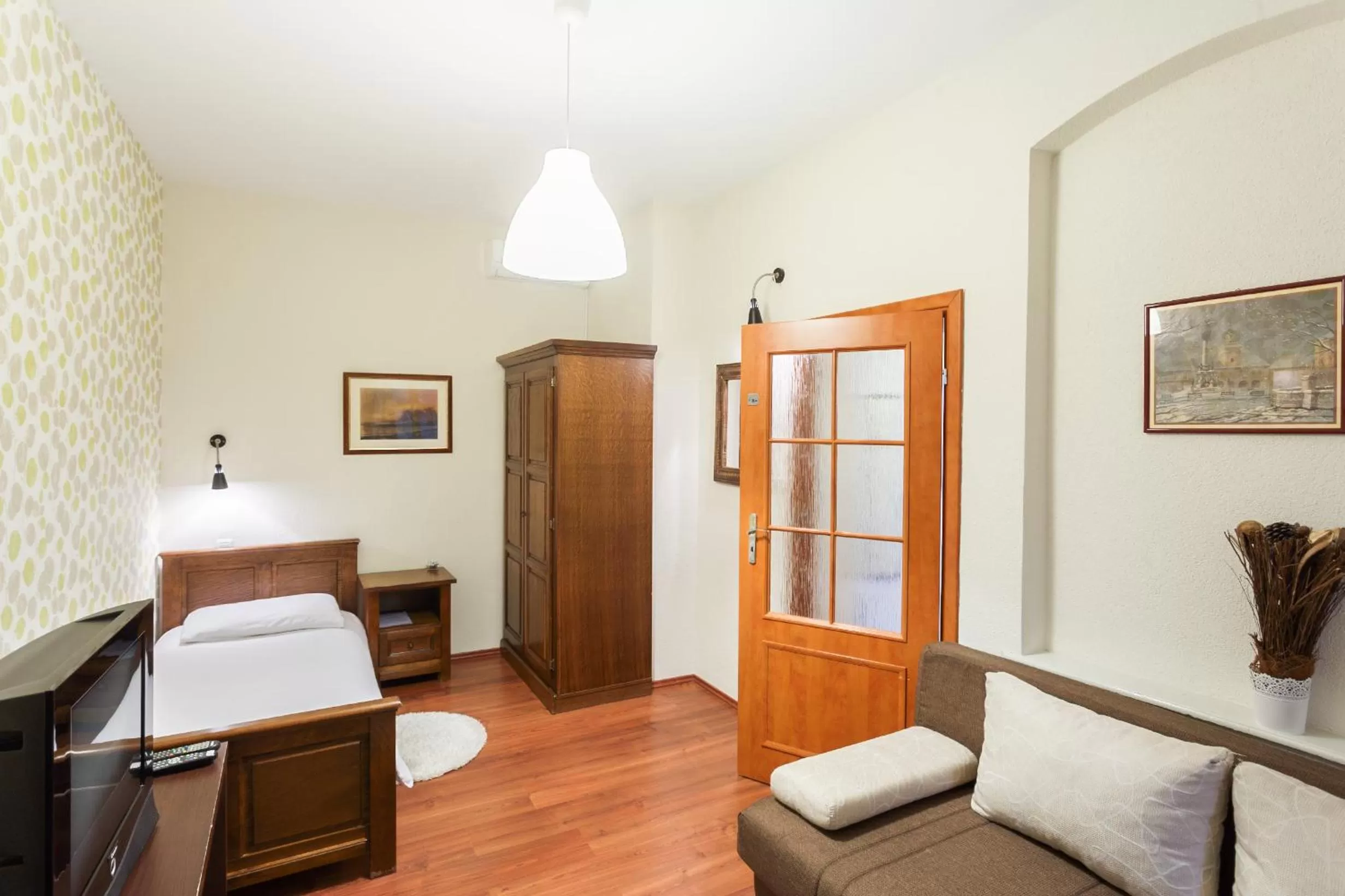 Living room, Bed in Maksimilian Osijek