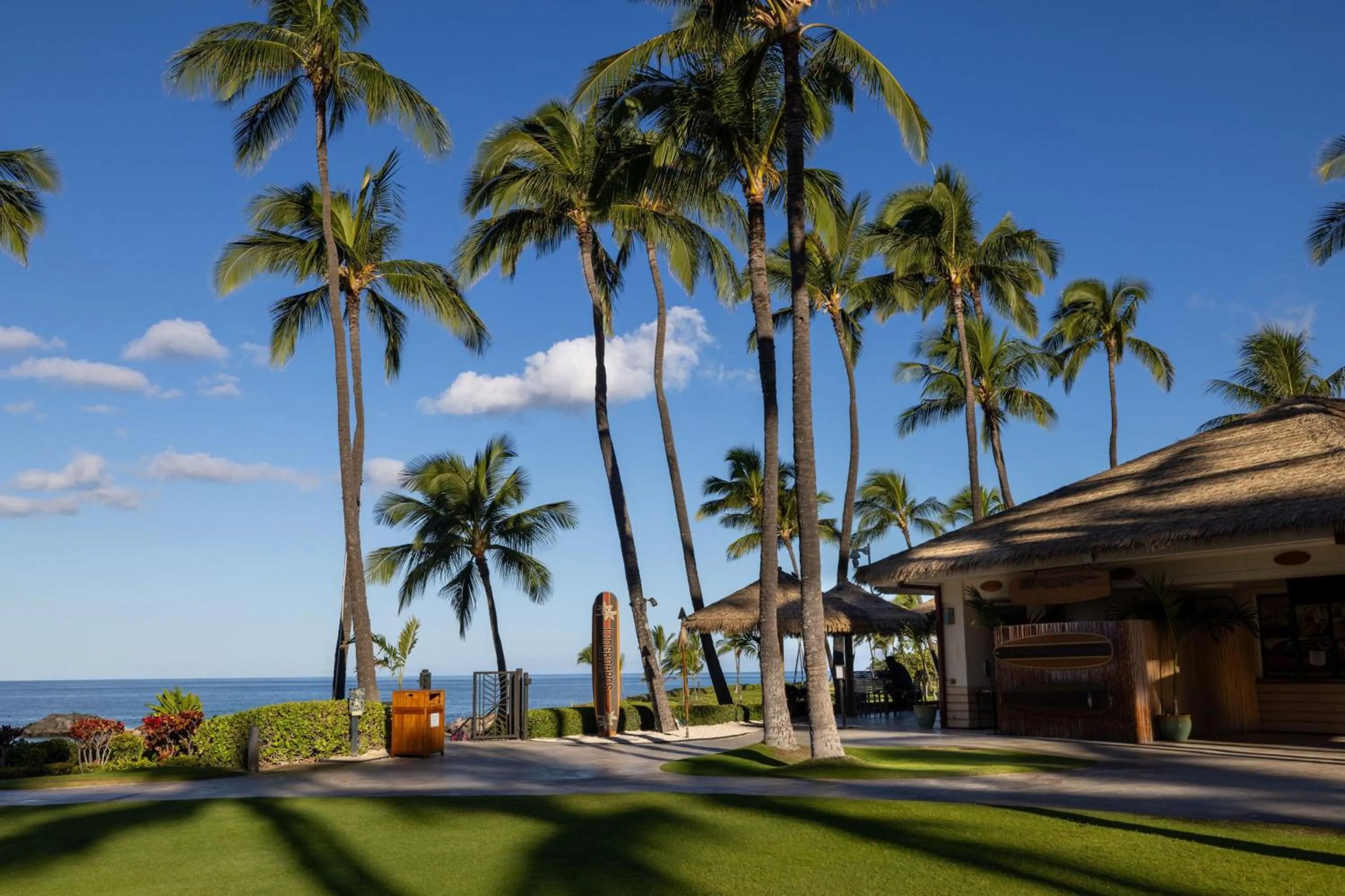 Lounge or bar in Marriott's Ko Olina Beach Club