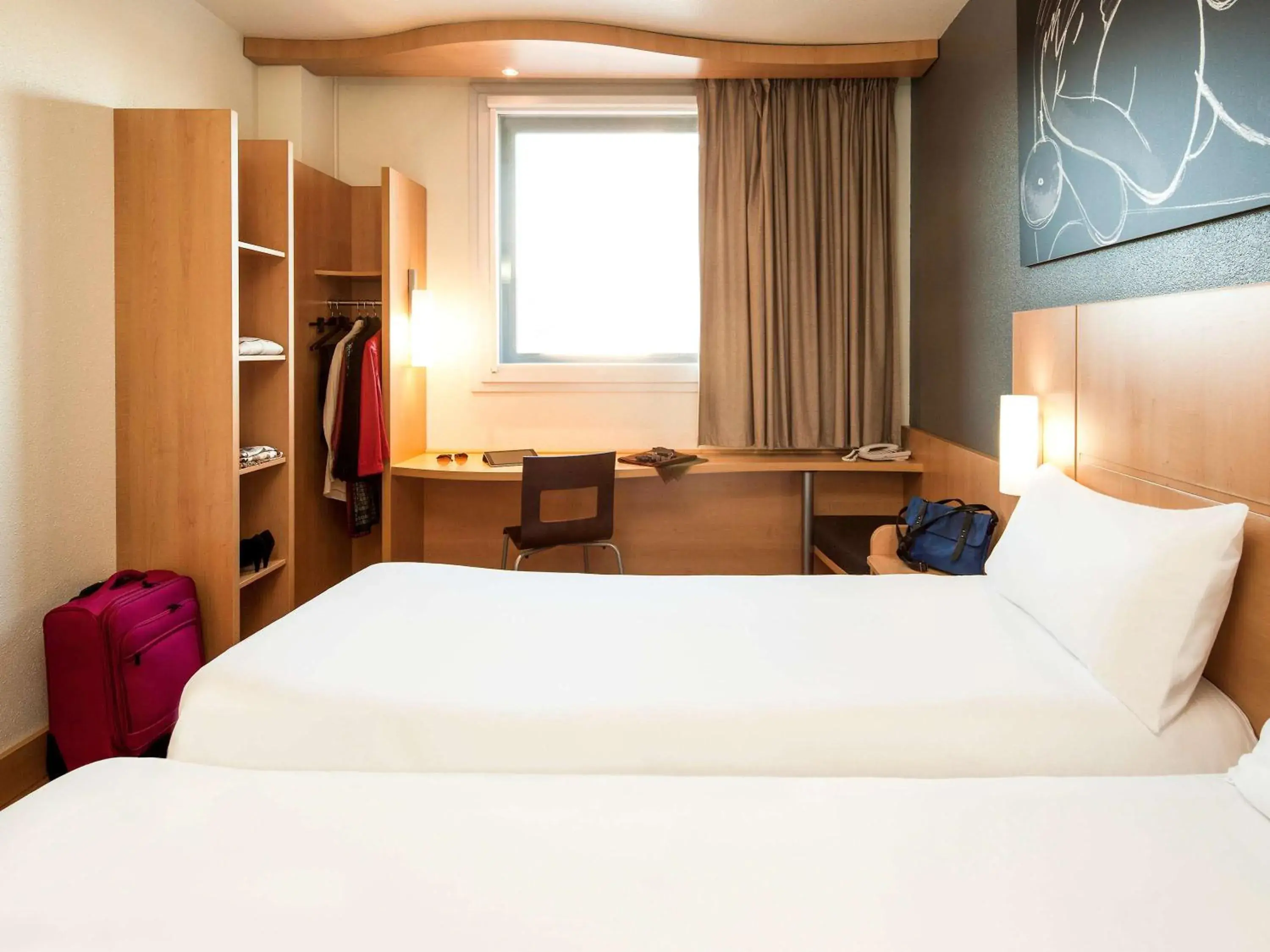Photo of the whole room, Bed in Ibis Barcelona Meridiana Photo of the whole room, Bed in Ibis Barcelona Meridiana