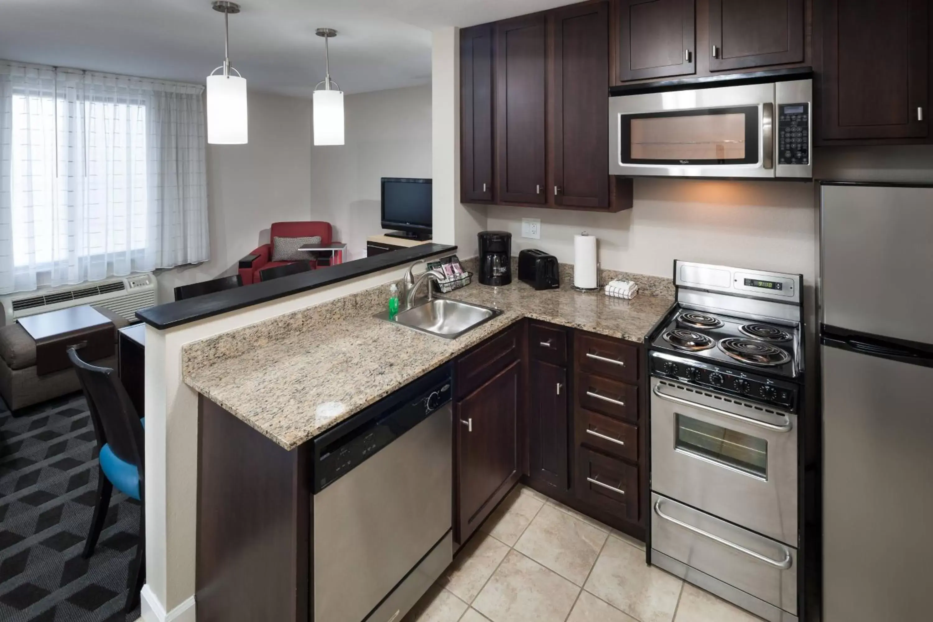 Bedroom, Kitchen/Kitchenette in TownePlace Suites Columbia Southeast / Fort Jackson