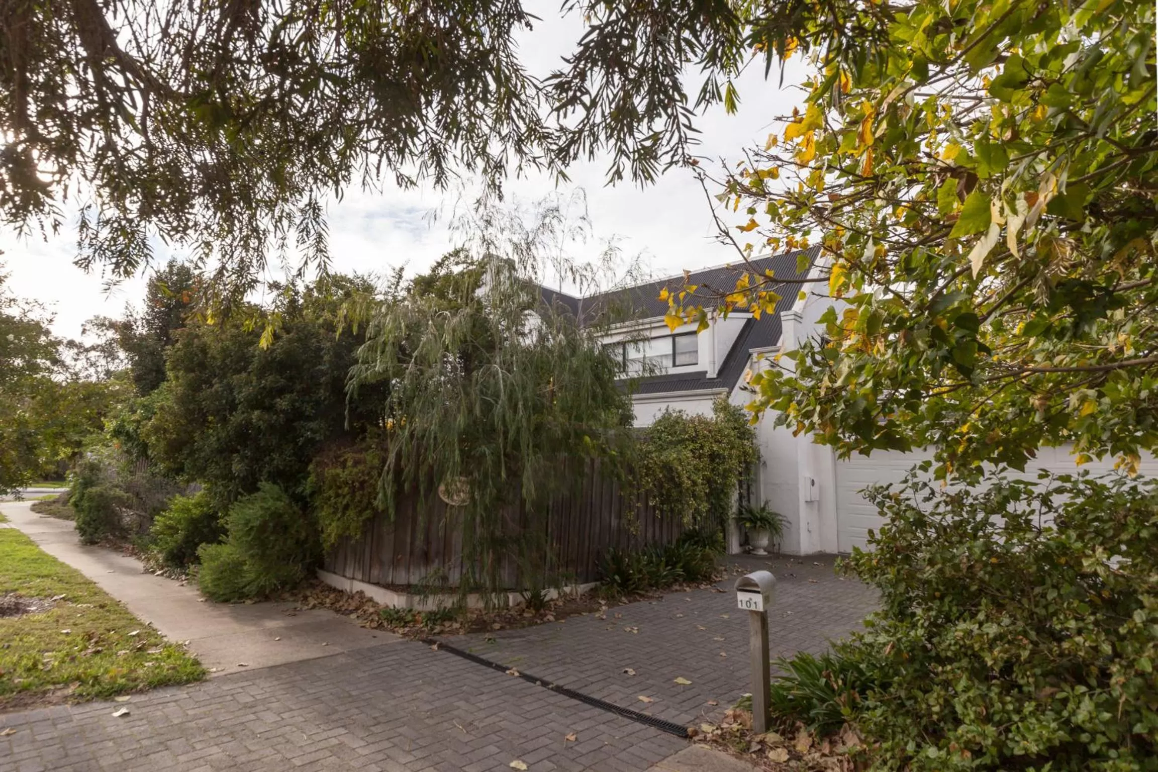 Garden in Aarn House B&B Airport Accommodation