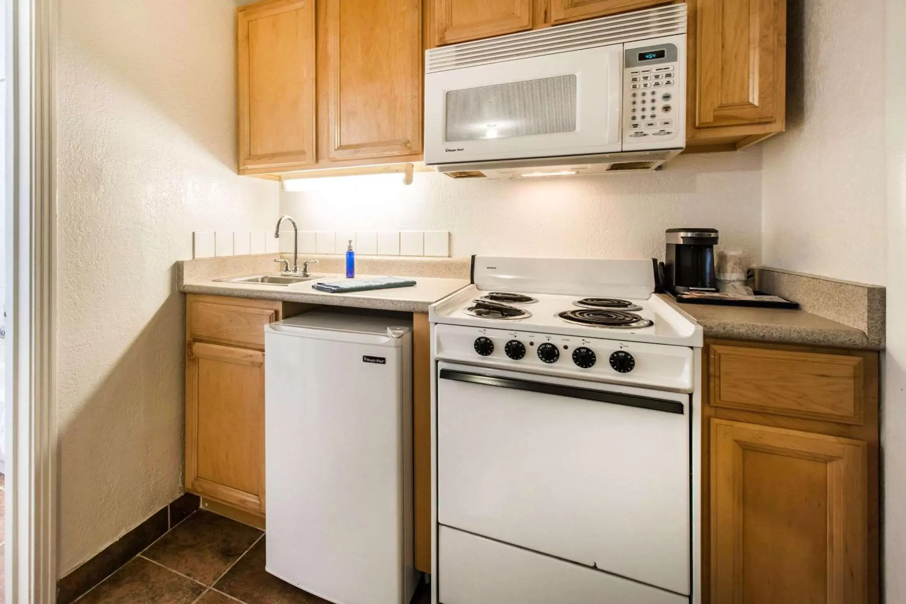 Photo of the whole room, Kitchen/Kitchenette in Rodeway Inn & Suites Colorado Springs