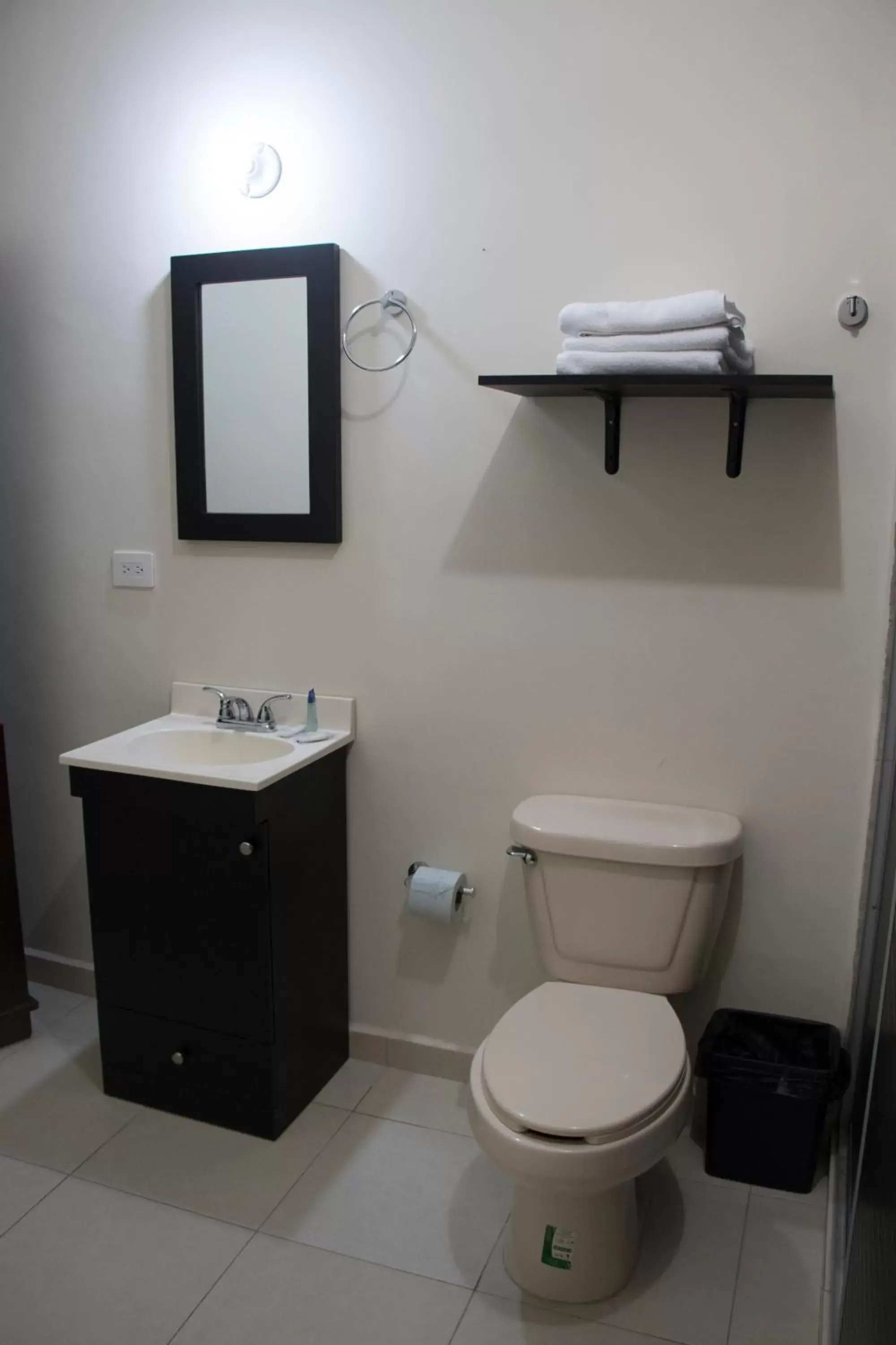 Bathroom in Hotel Nápoles