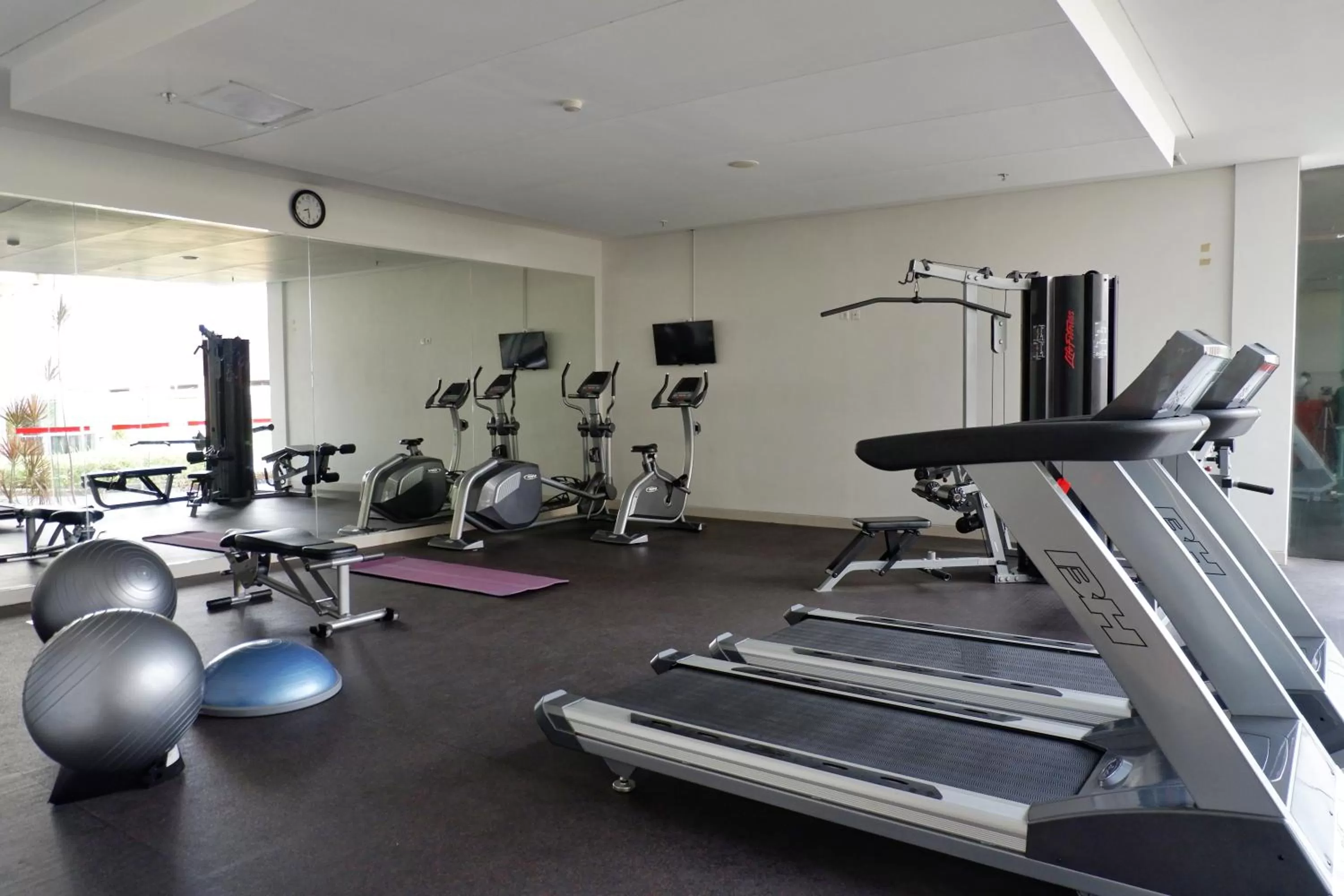 Fitness centre/facilities in HARRIS Hotel and Conventions Denpasar Bali