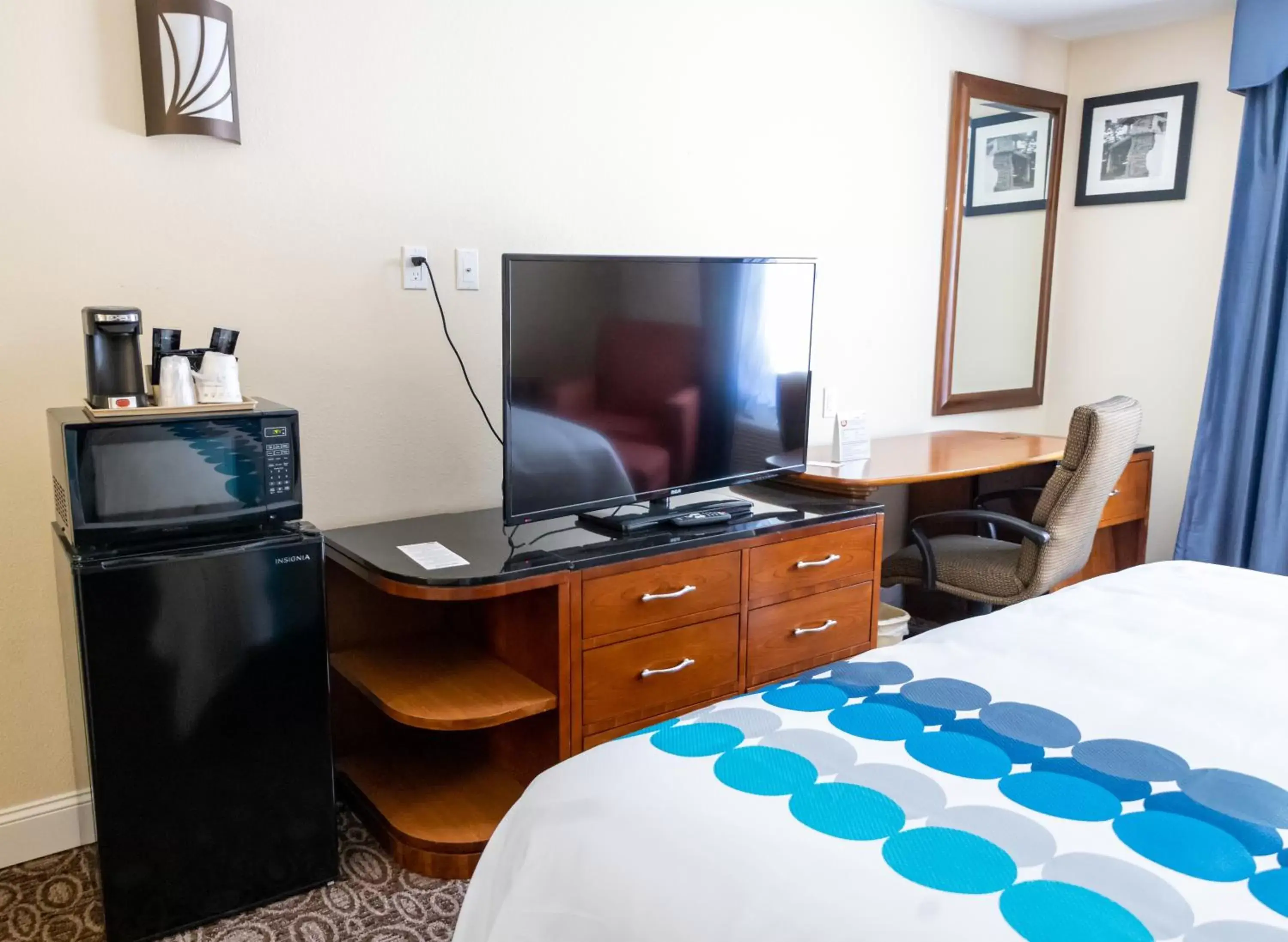 TV and multimedia, TV/Entertainment Center in Days Inn by Wyndham College Park Atlanta Airport South