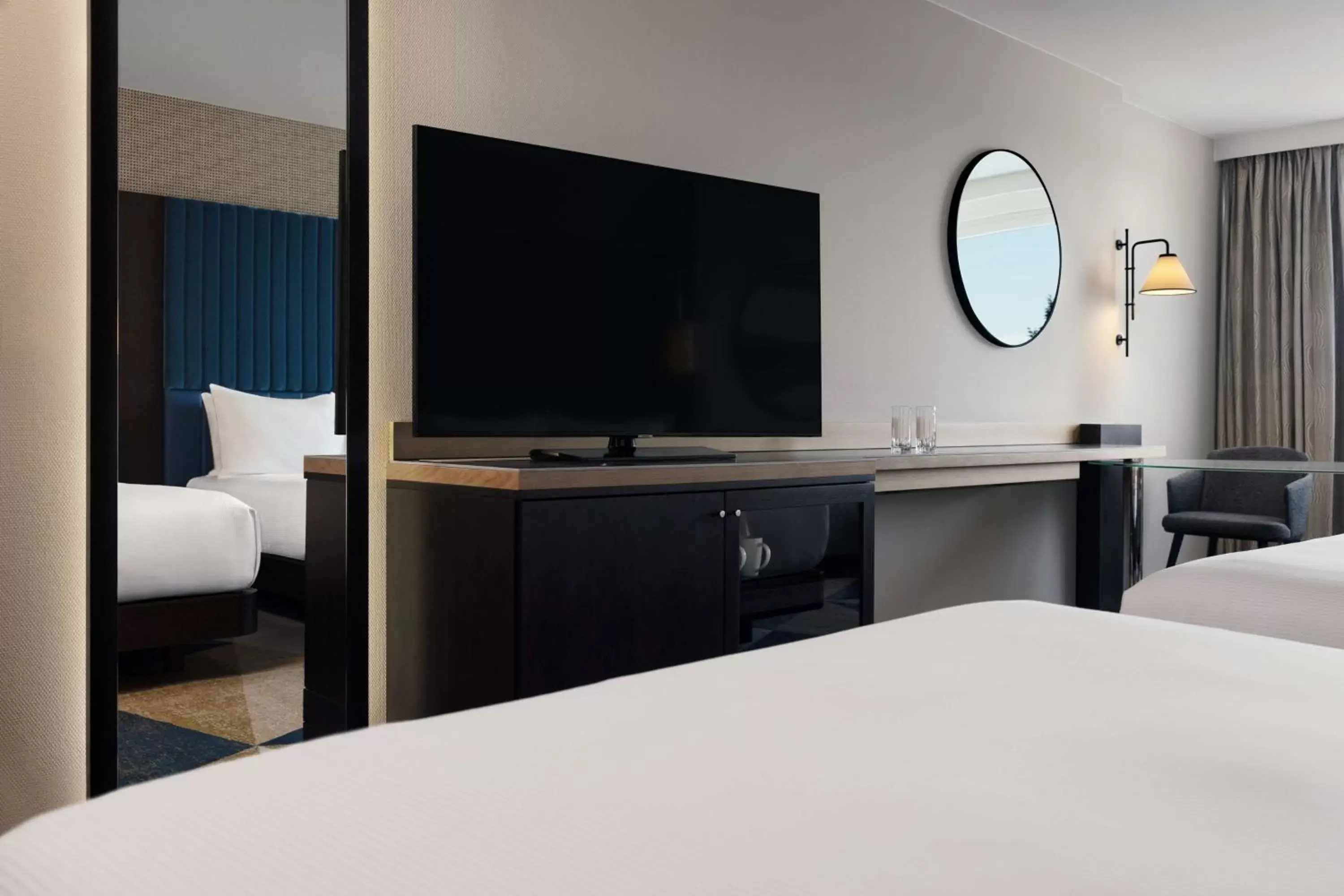 Bed, TV/Entertainment Center in Hilton Vienna Danube Waterfront