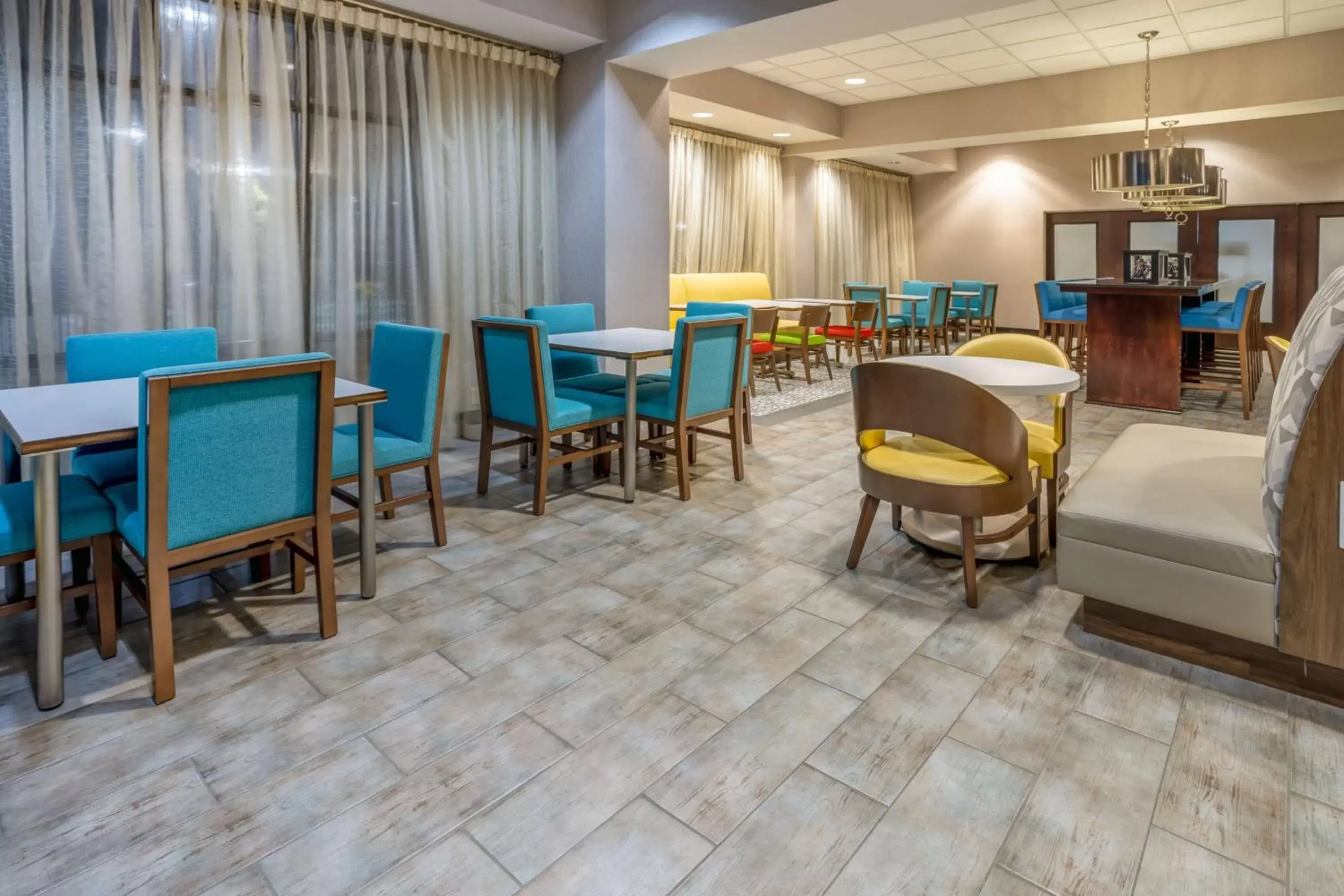 Lobby or reception, Restaurant/Places to Eat in Hampton Inn Birmingham/Leeds