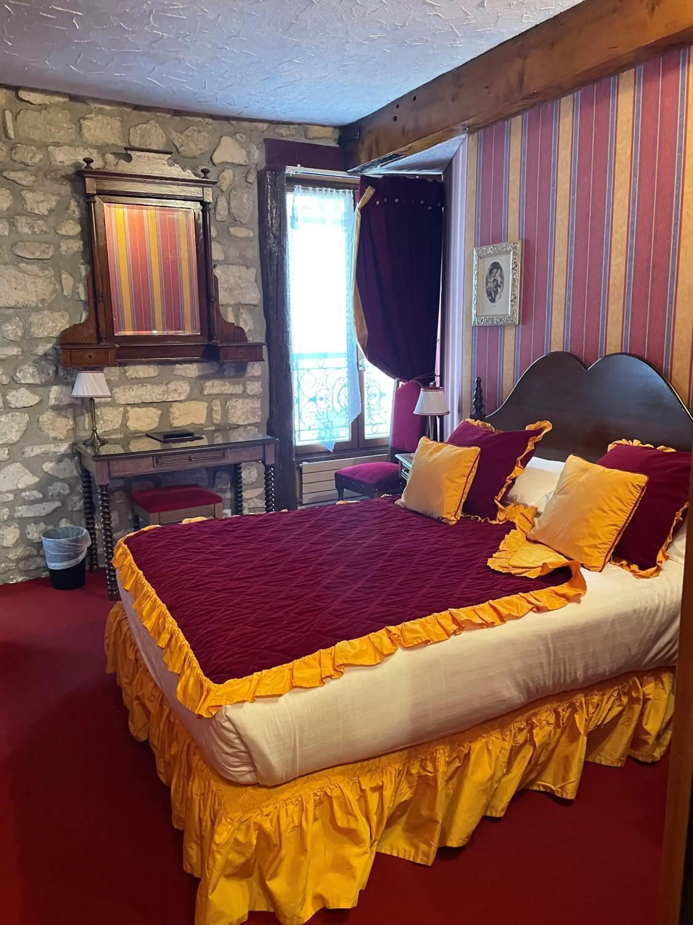 Bedroom, Bed in Grand Hôtel Dechampaigne