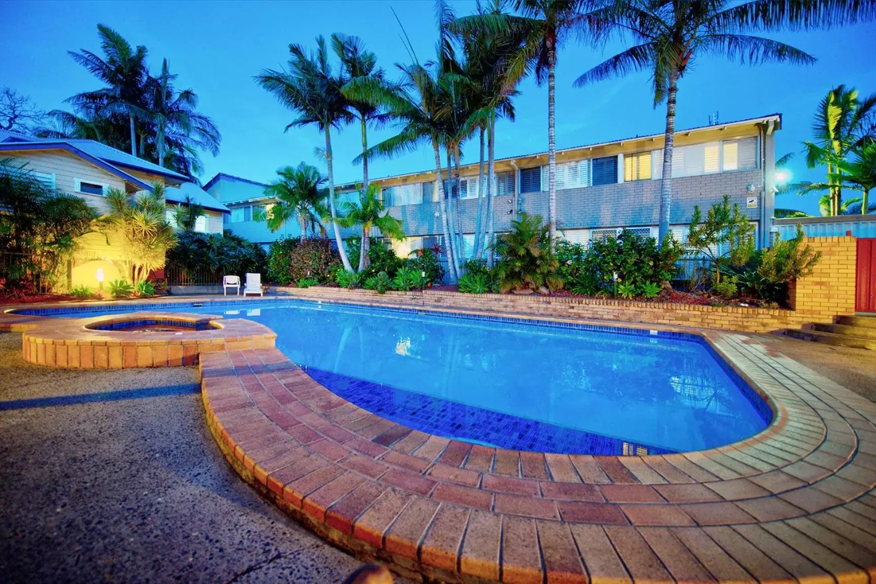 BBQ facilities, Swimming Pool in Fitzroy Motor Inn