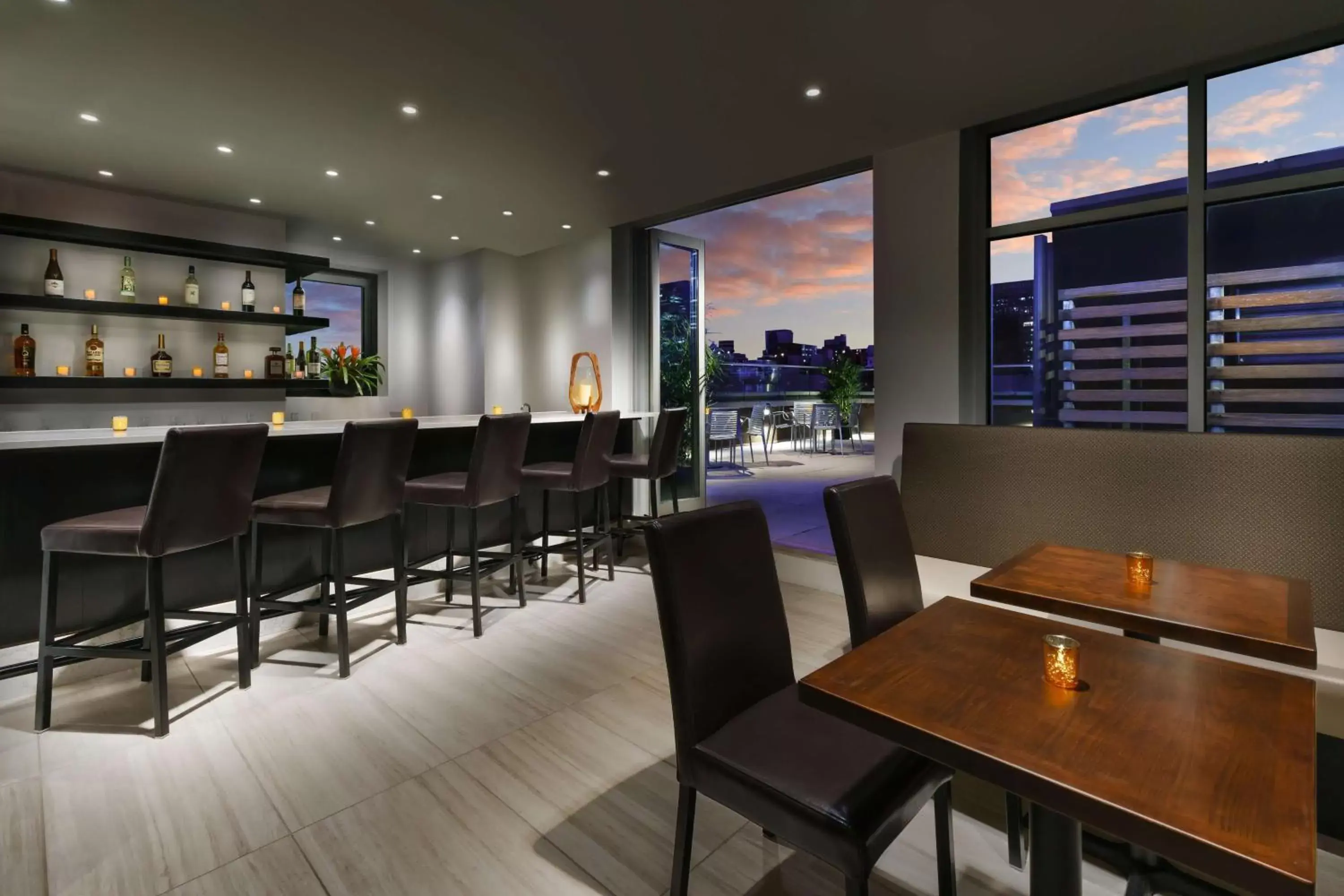 Restaurant/places to eat in DoubleTree by Hilton New York Times Square South