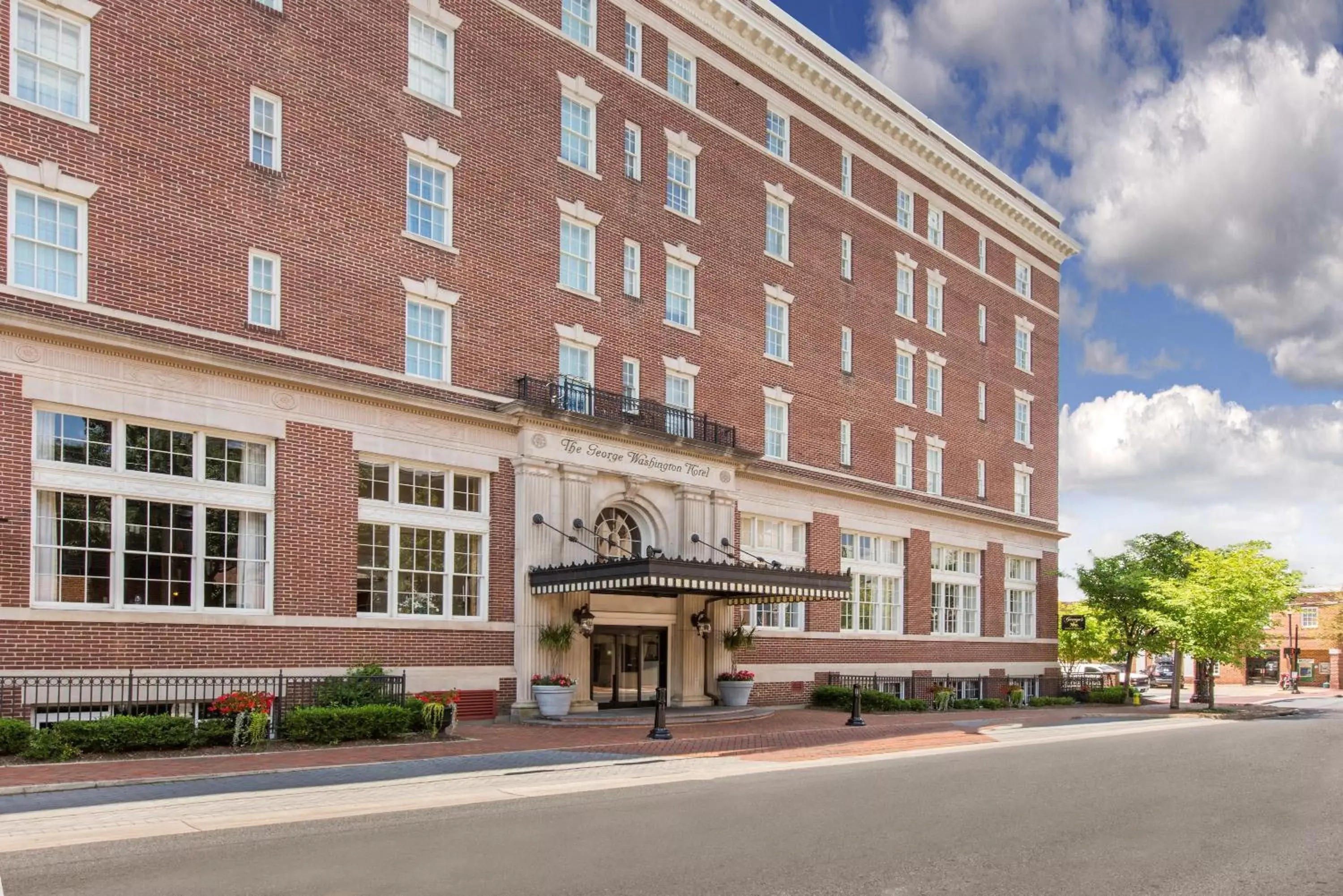 Facade/entrance, Property Building in The George Washington - A Wyndham Grand Hotel