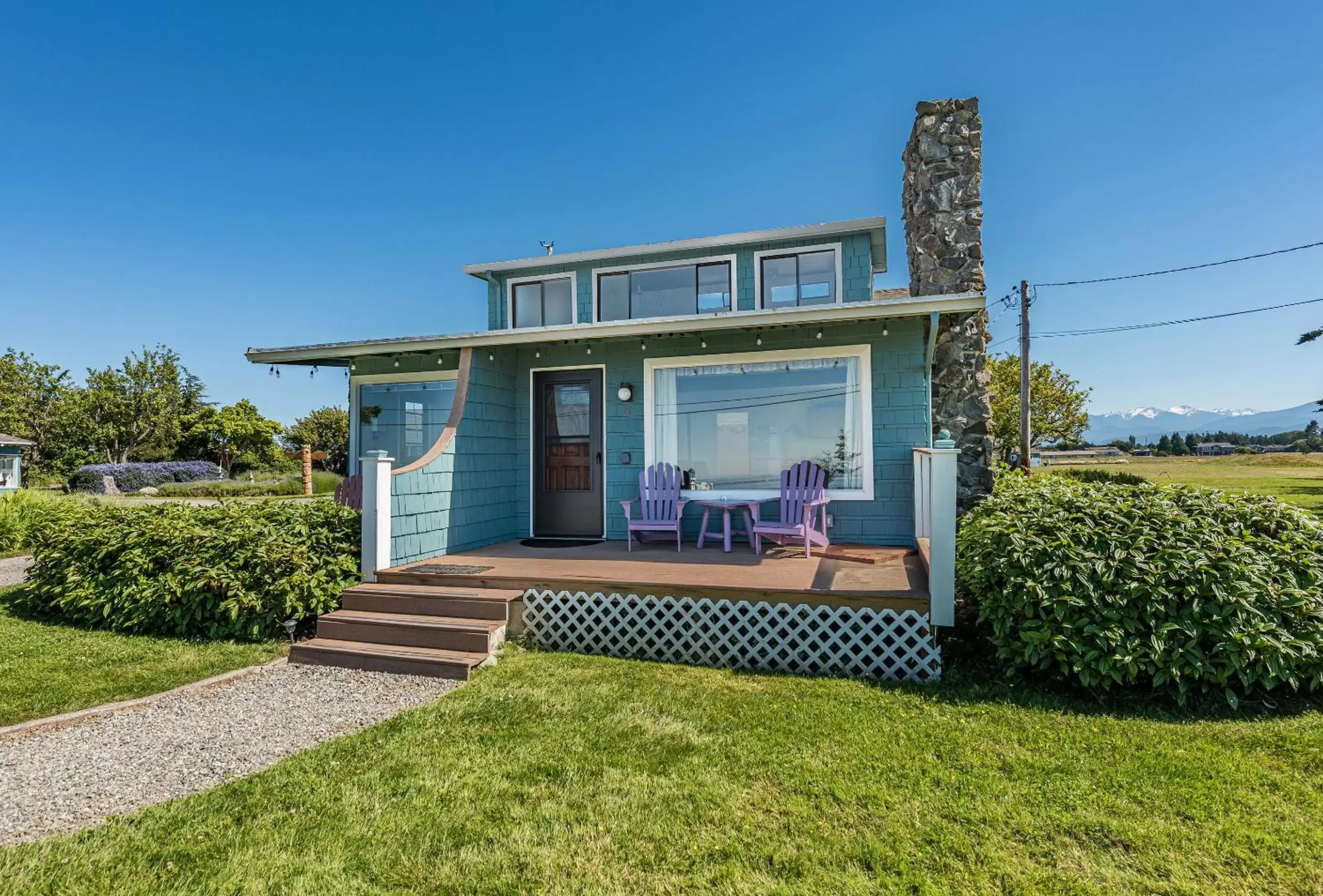 Patio, Property Building in Juan de Fuca Cottages