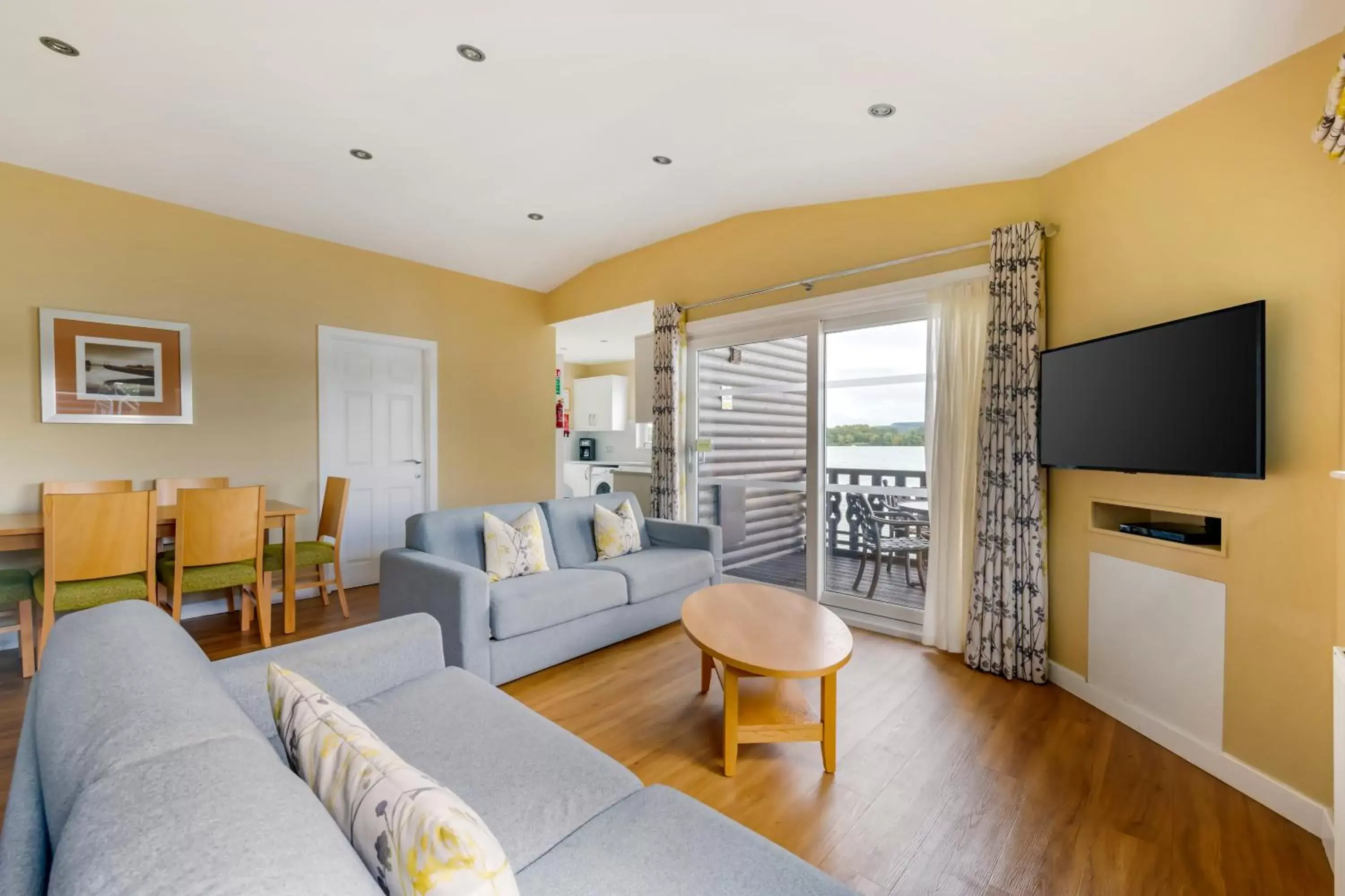 Living room, Seating Area in Pine Lake Resort