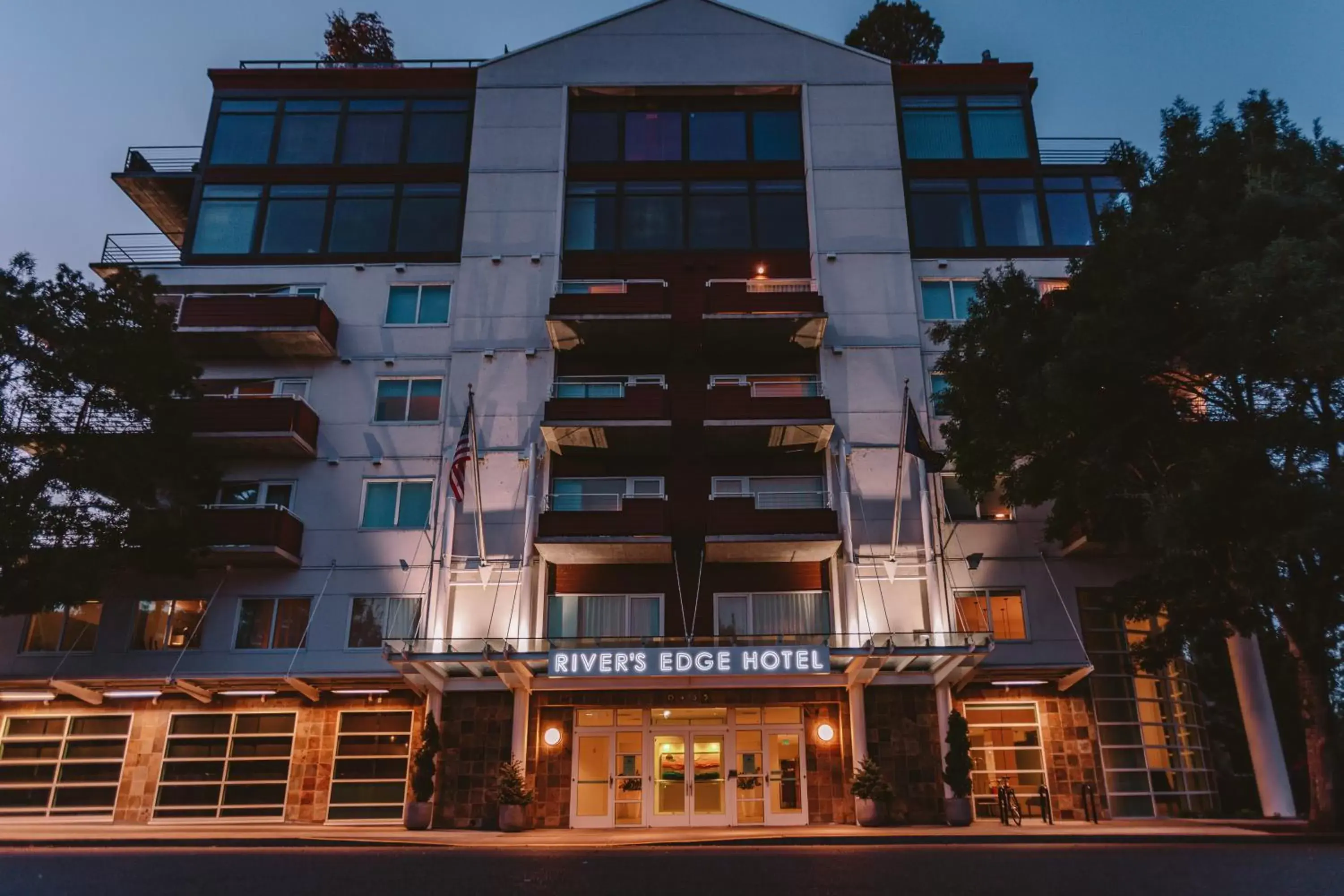 Facade/entrance, Property Building in River's Edge Hotel Portland, Tapestry Collection by Hilton