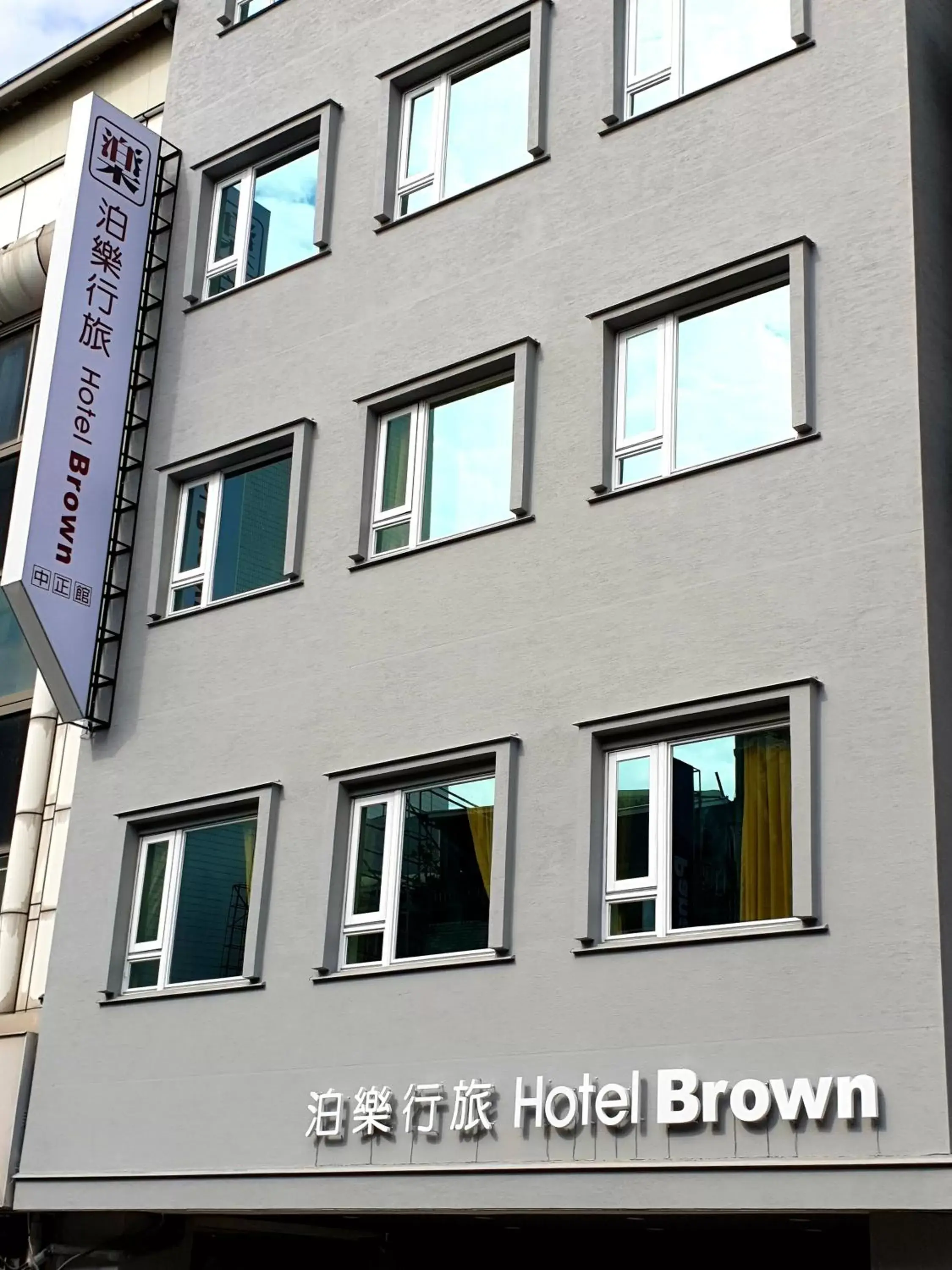 Property Building in Hotel Brown - Zhongzheng