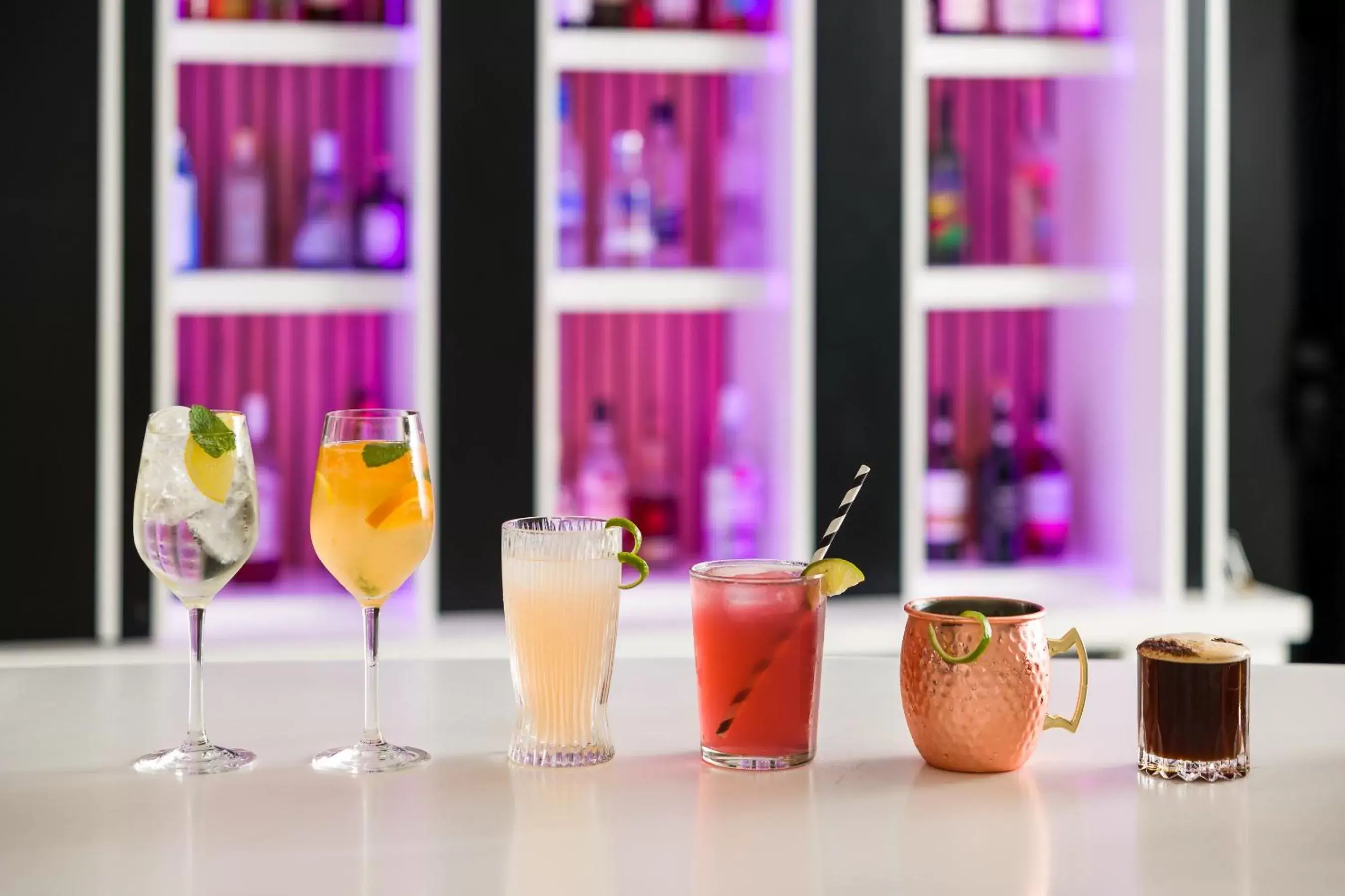 Lounge or bar, Drinks in YOTEL Porto