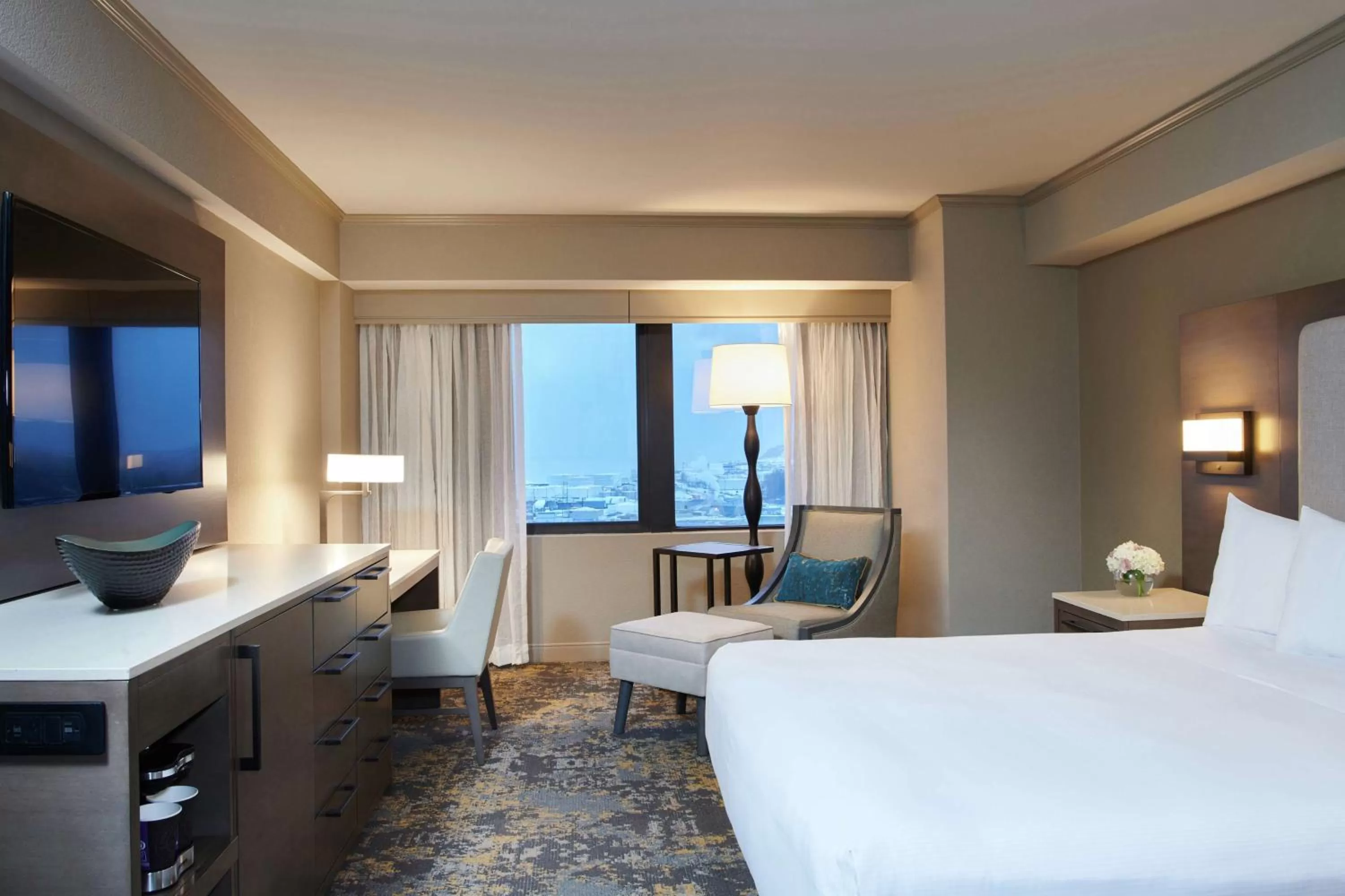 Bed in Hilton Anchorage