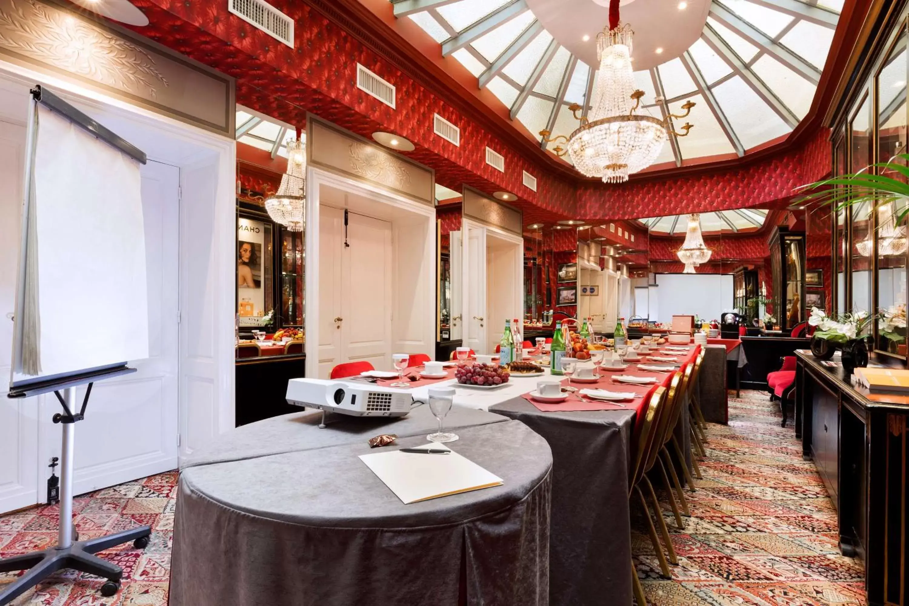 On site, Restaurant/Places to Eat in Grand Hotel de l'Opera - BW Premier Collection