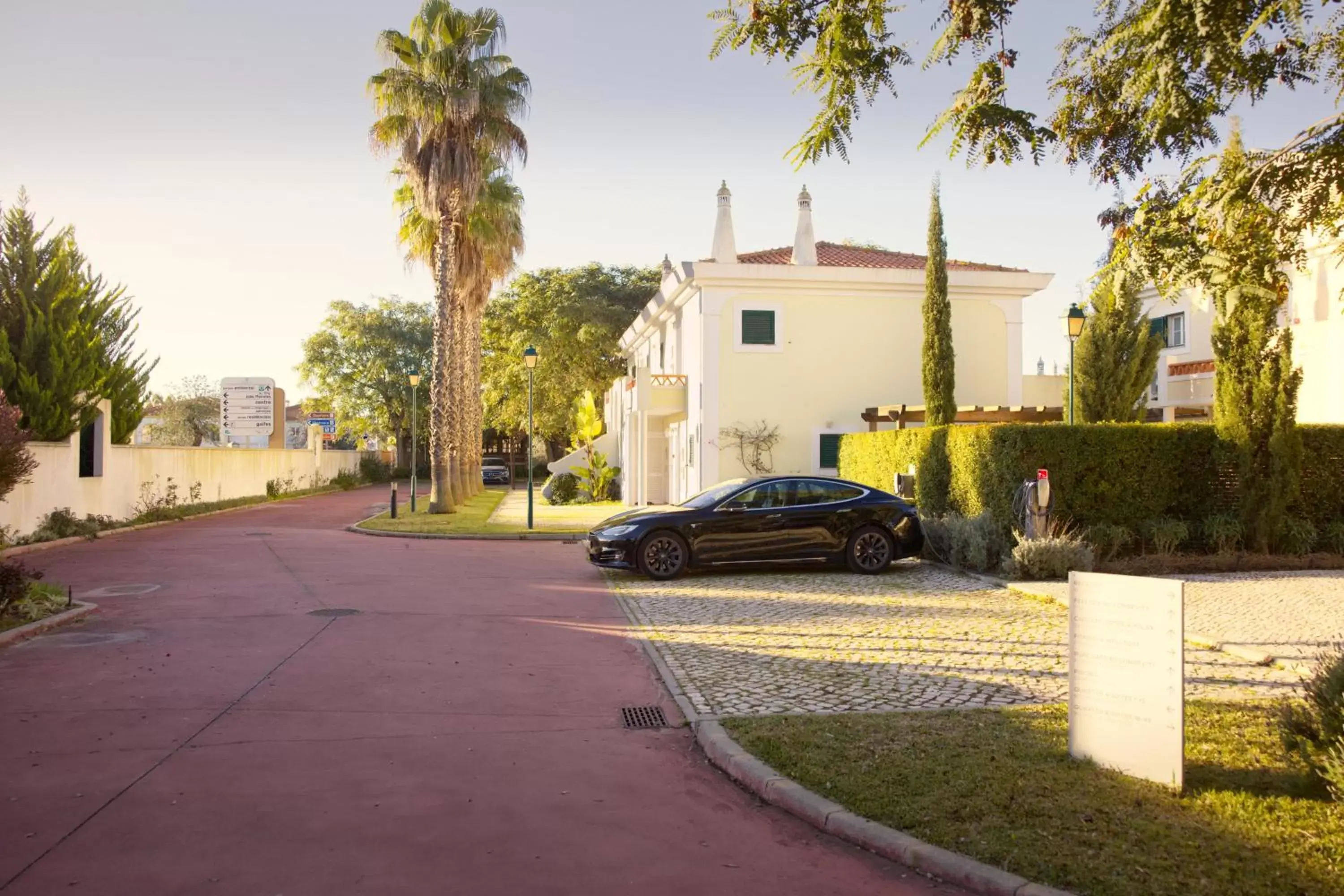 Parking, Property Building in Cegonha Country Club