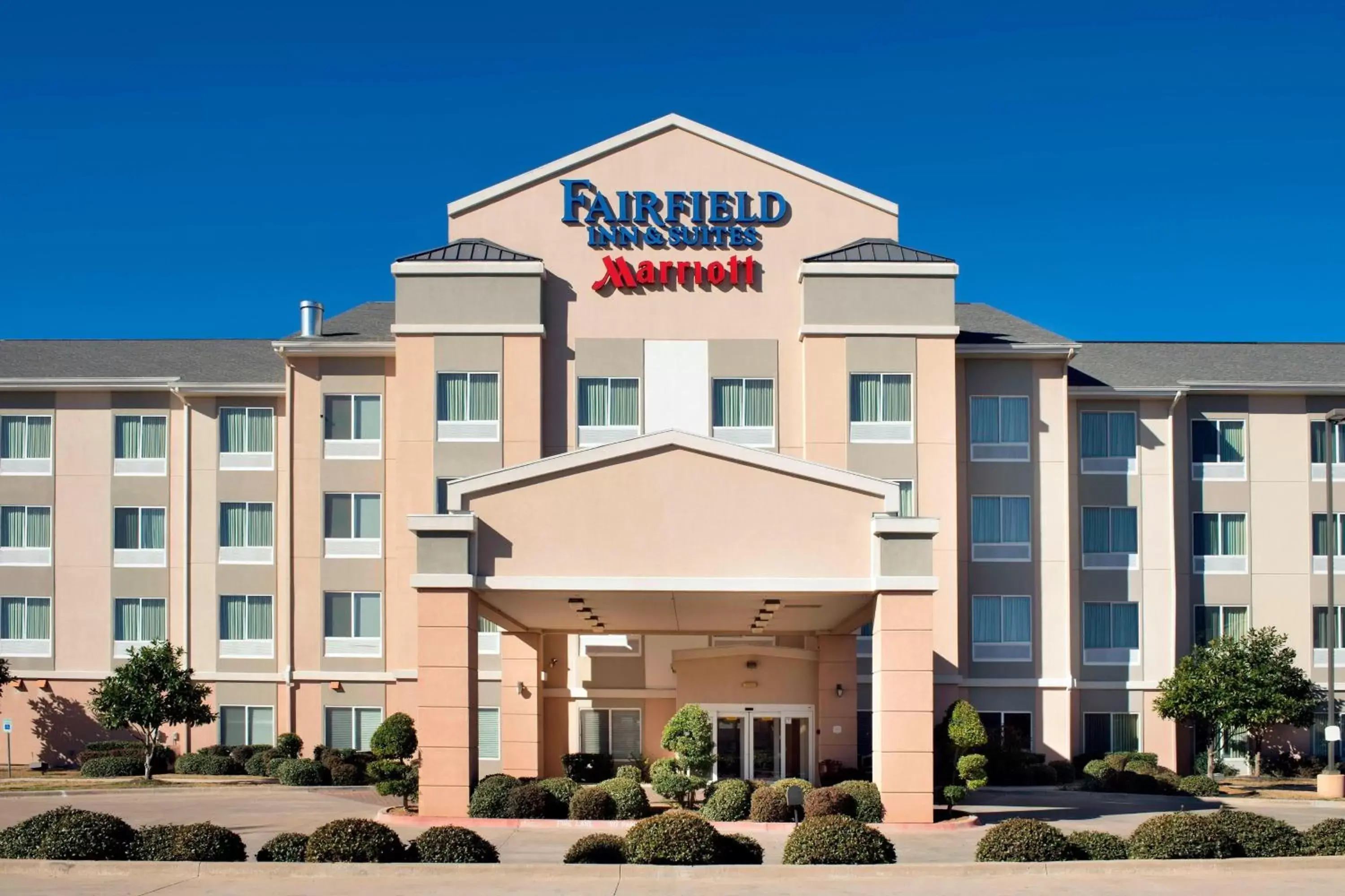 Property Building in Fairfield Inn & Suites Weatherford