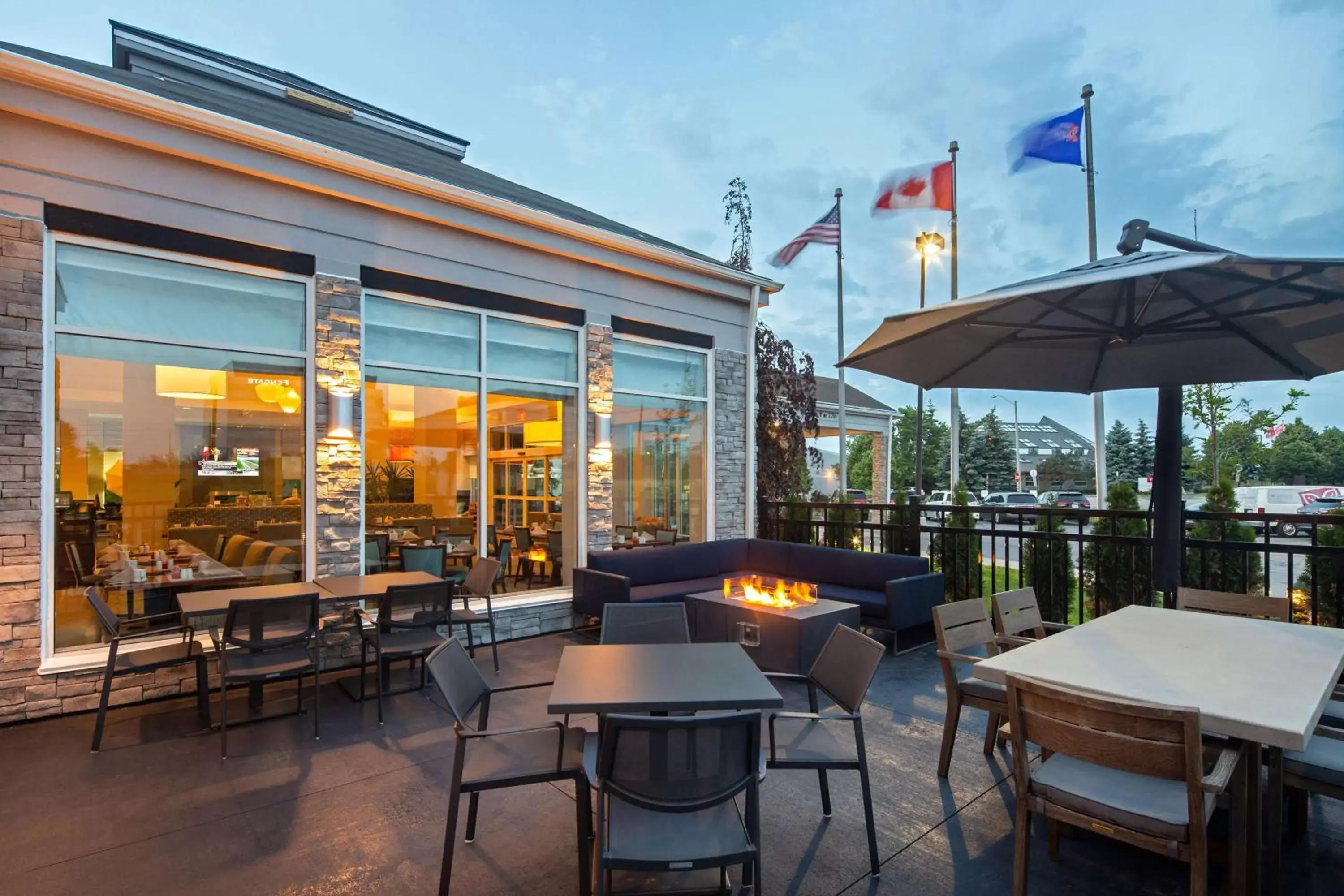 Dining area, Restaurant/Places to Eat in Hilton Garden Inn Toronto-Oakville