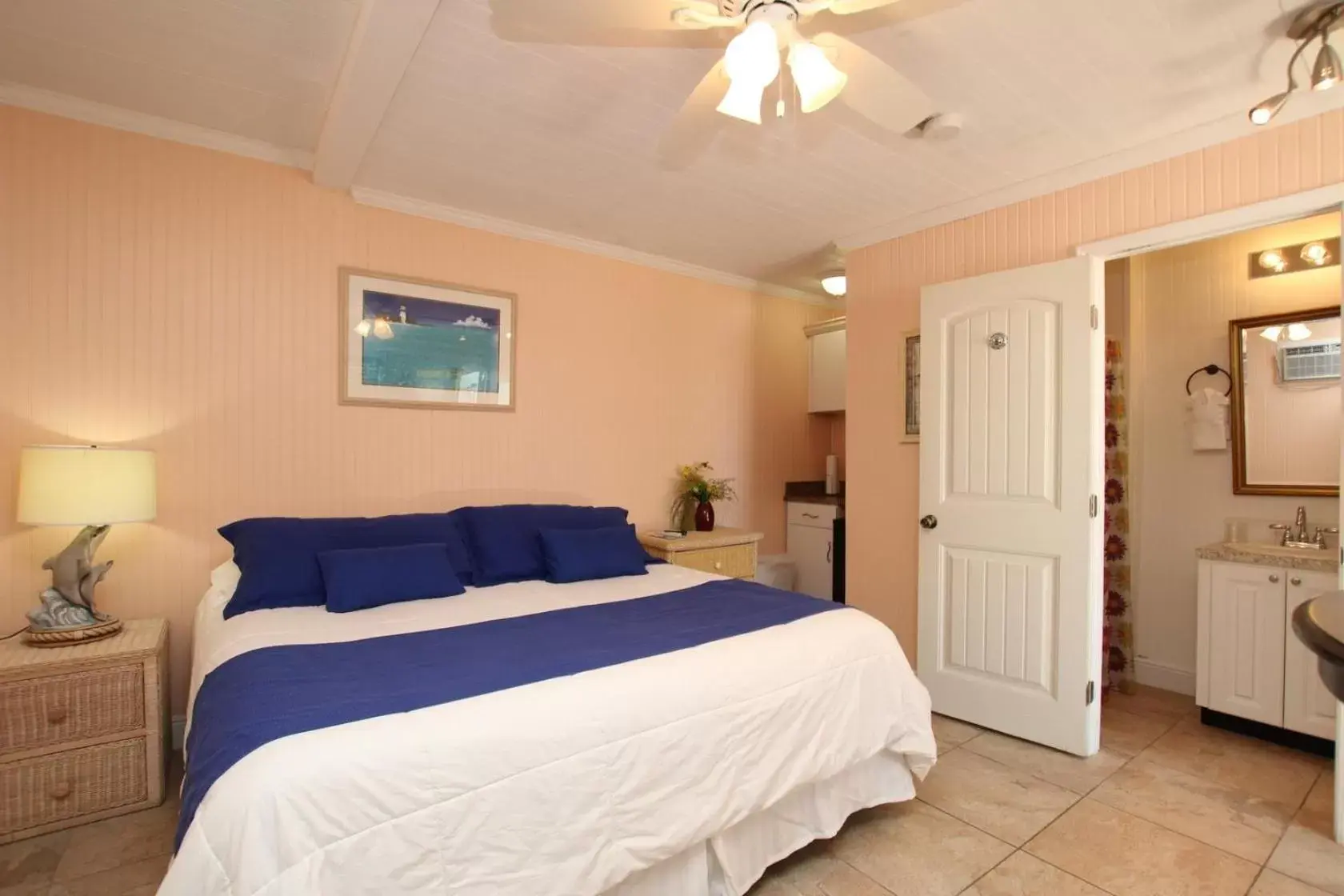 Bed in Sunset Cove Beach Resort