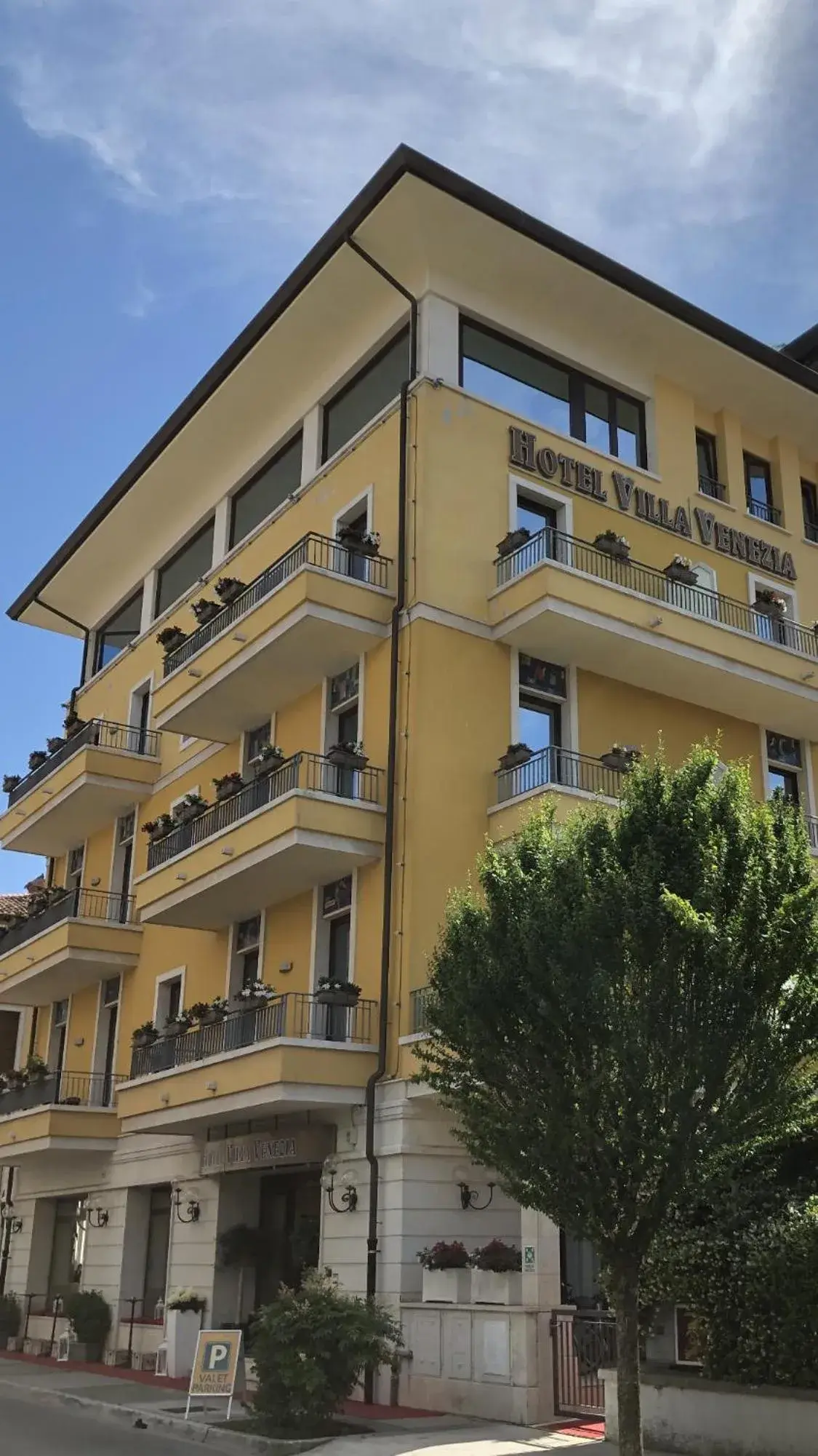 Property Building in Hotel Villa Venezia