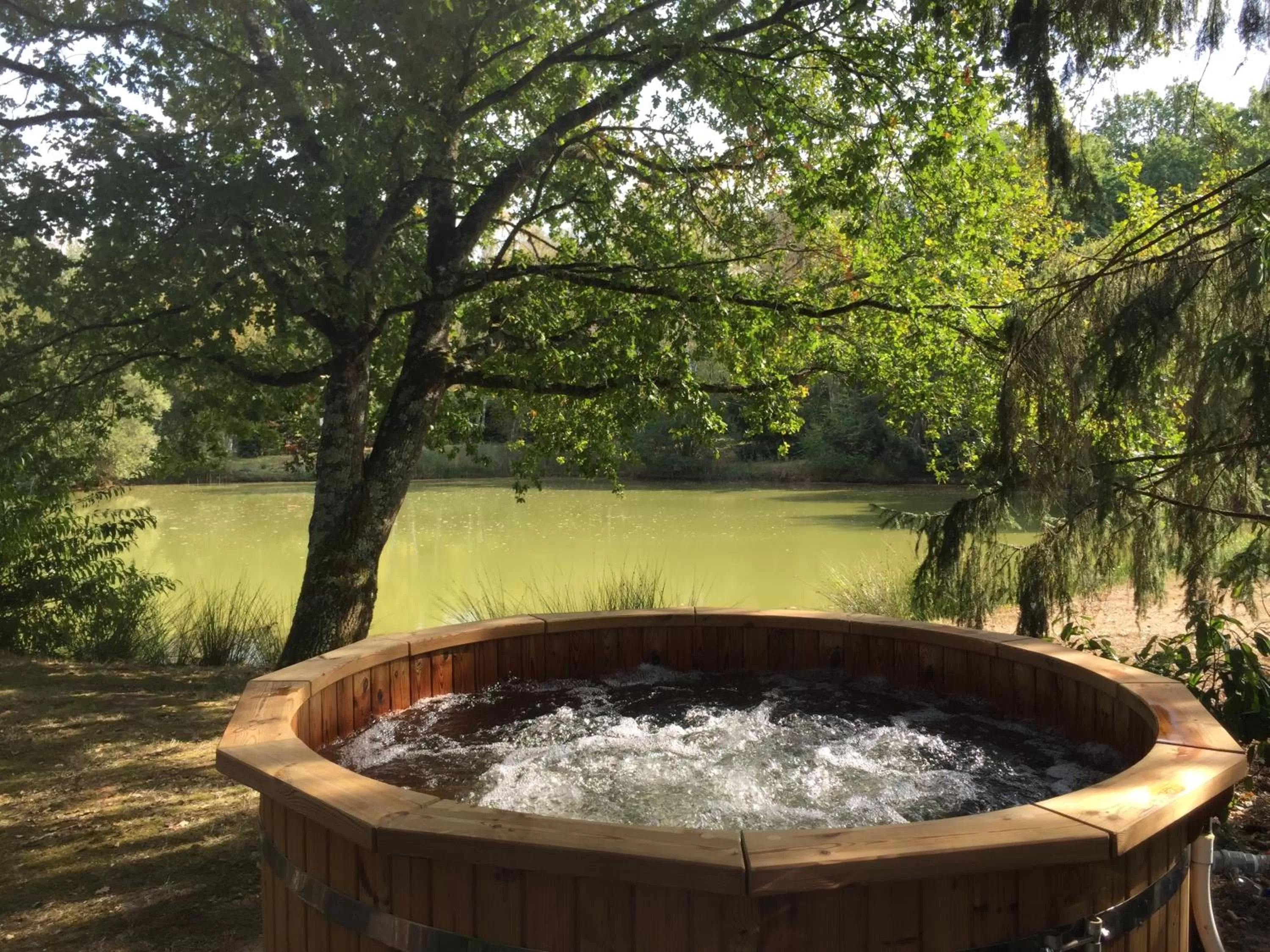 Hot Spring Bath in Ferme Boisquillon