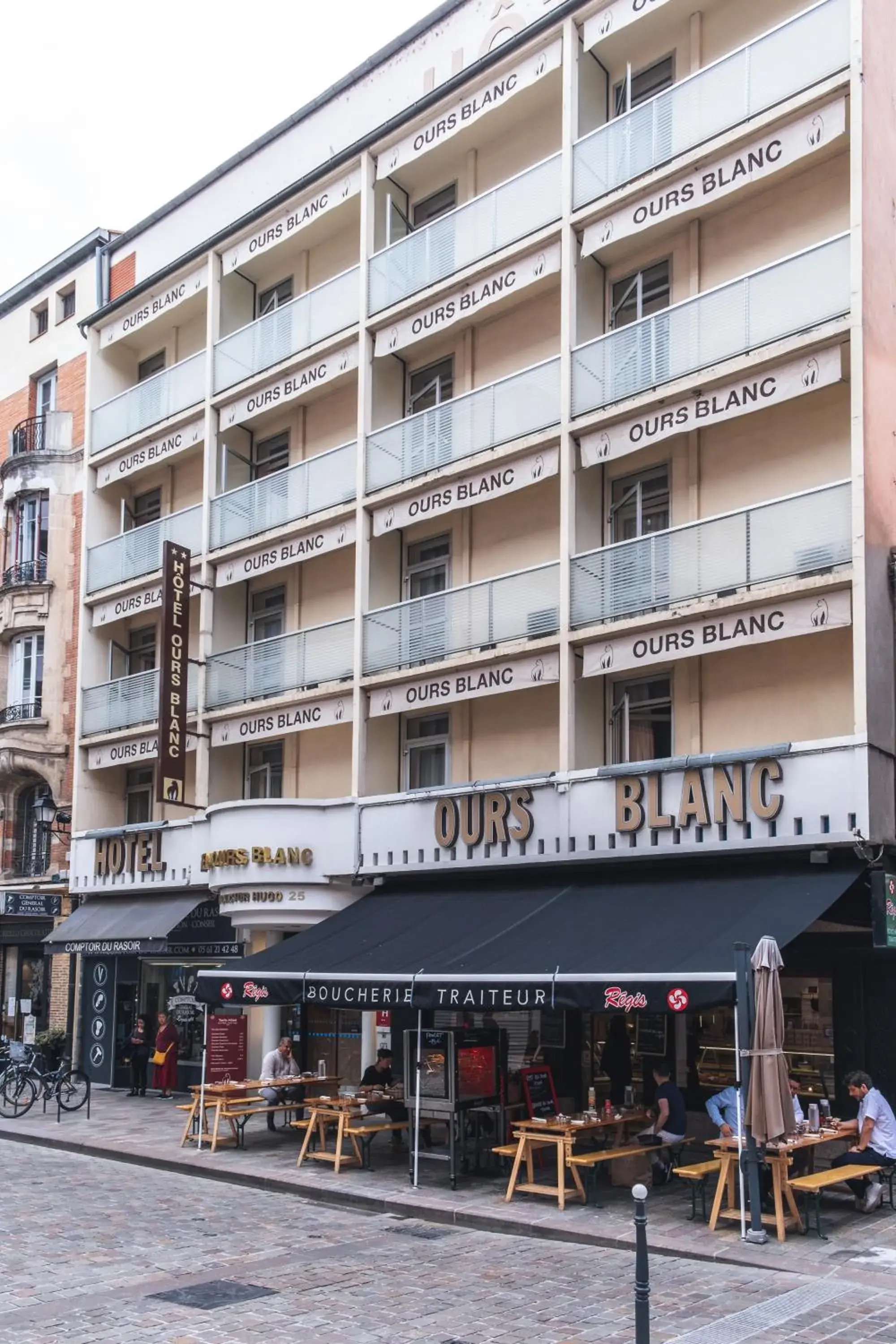 Property building in Hotel Ours Blanc - Place Victor Hugo