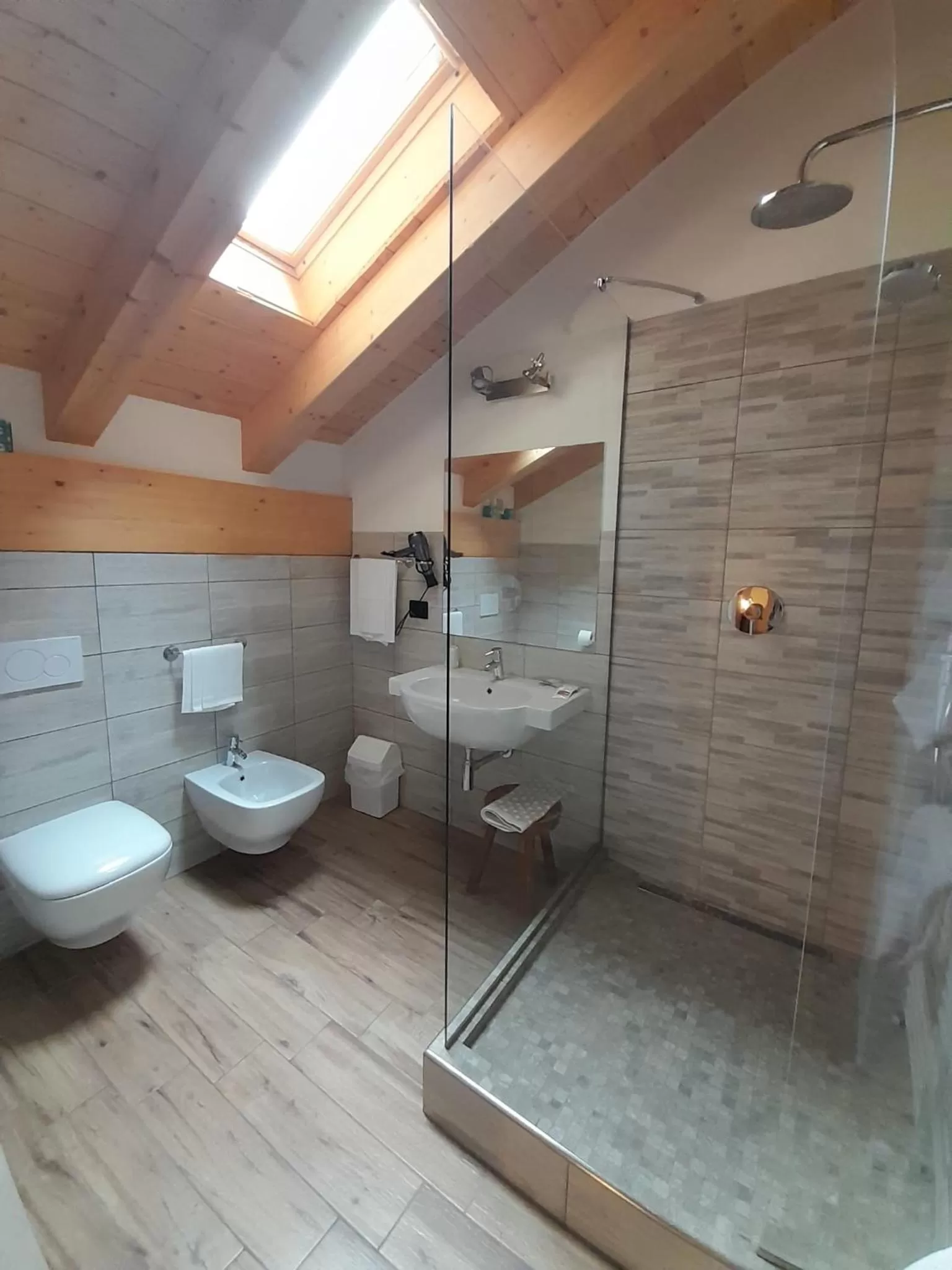 Shower in Hotel Astoria