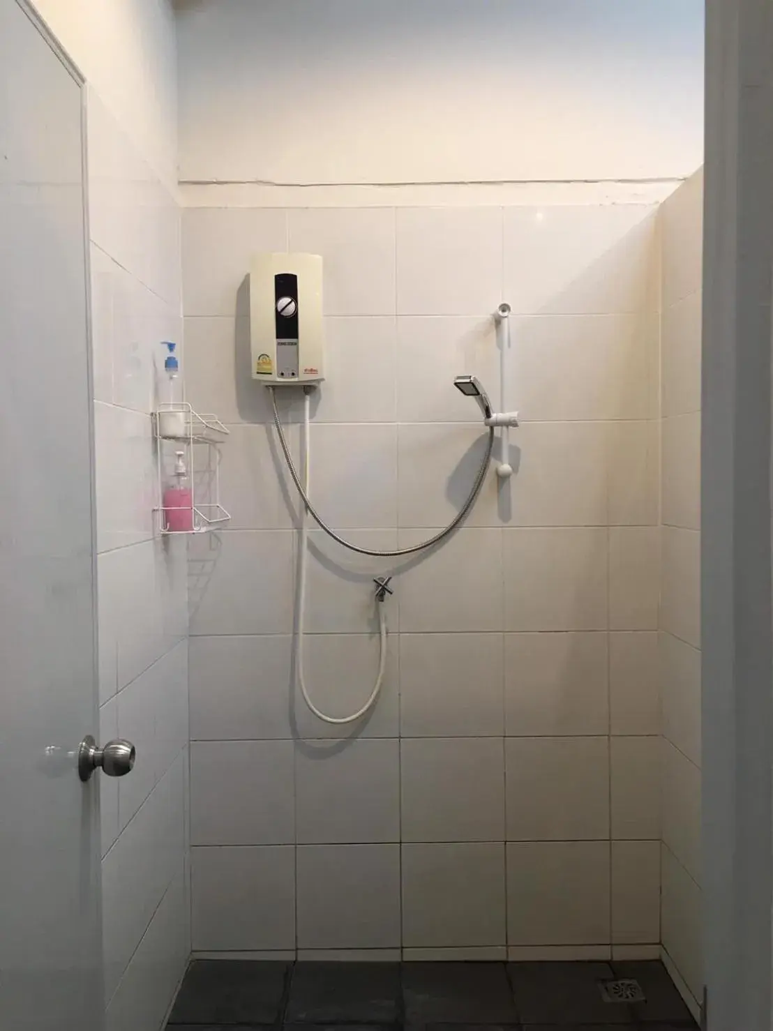 Bathroom in Zee Thai Hostel