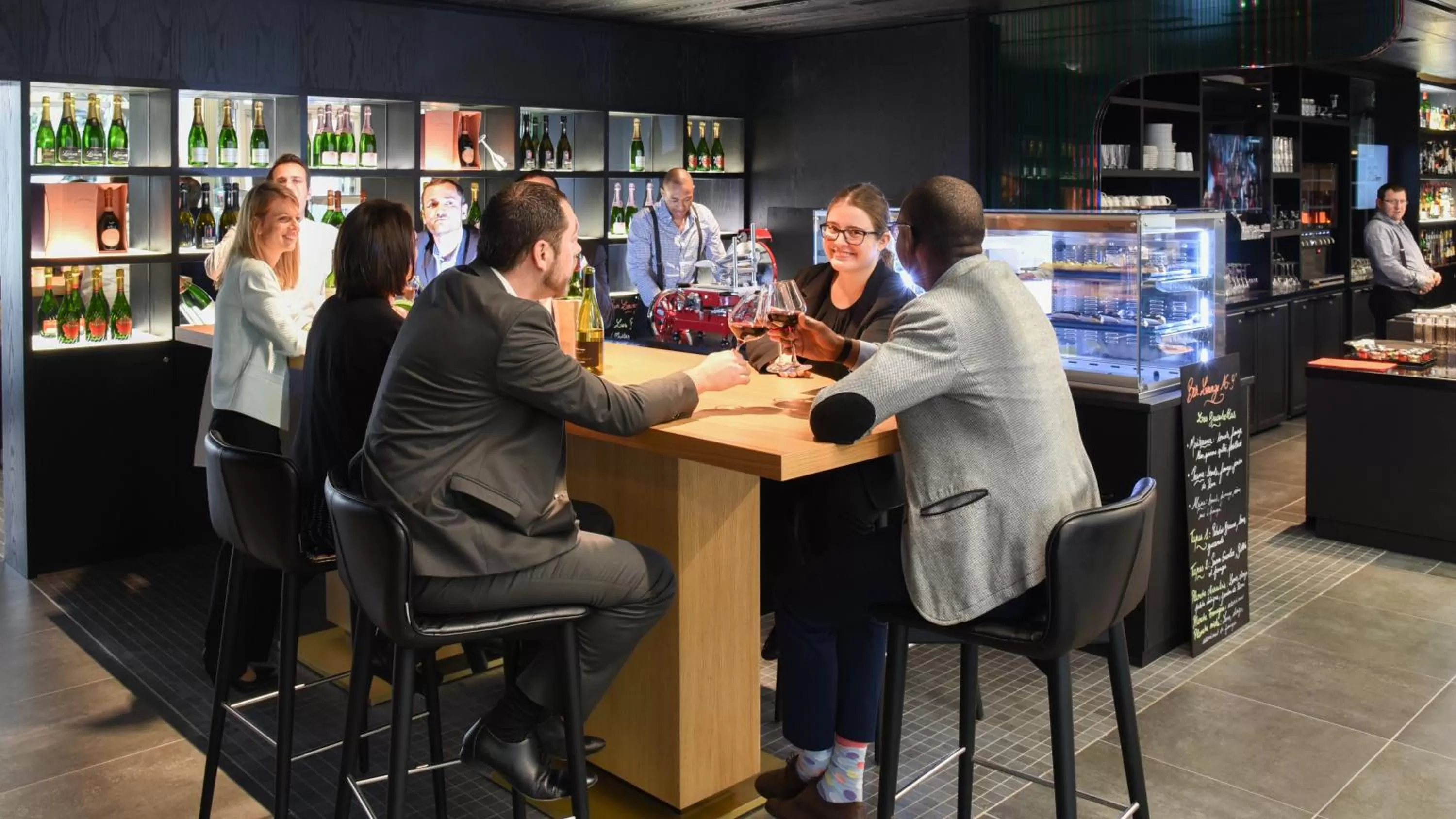 Restaurant/places to eat in Mercure Paris Boulogne