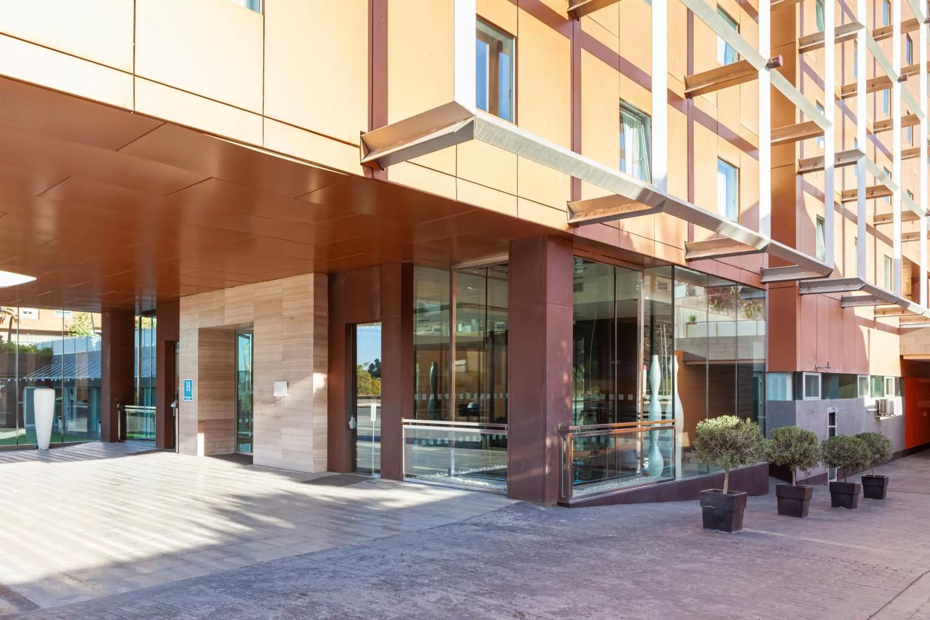 Facade/entrance in Hotel Macià Real De La Alhambra