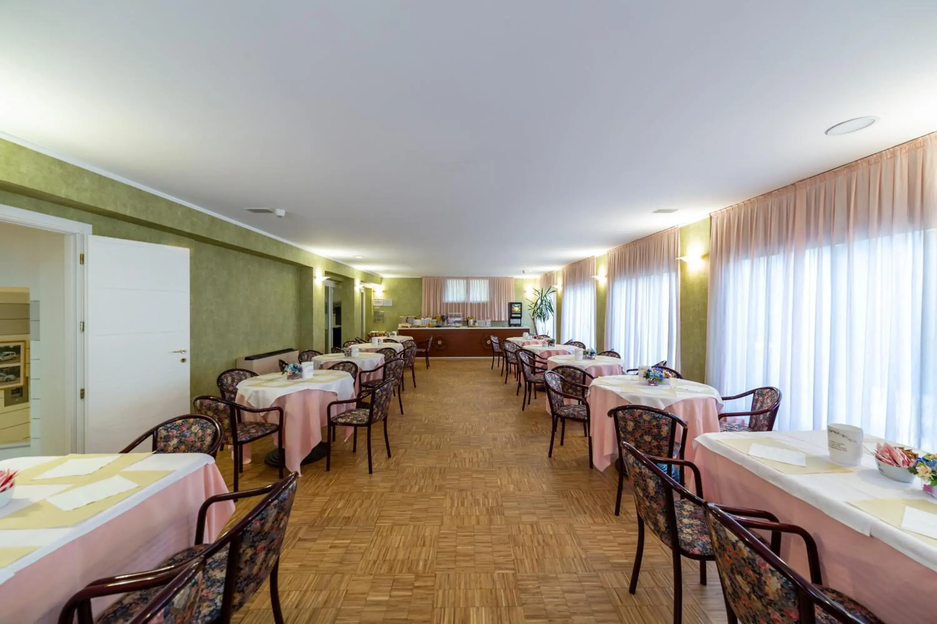 Restaurant/Places to Eat in Hotel Corallo