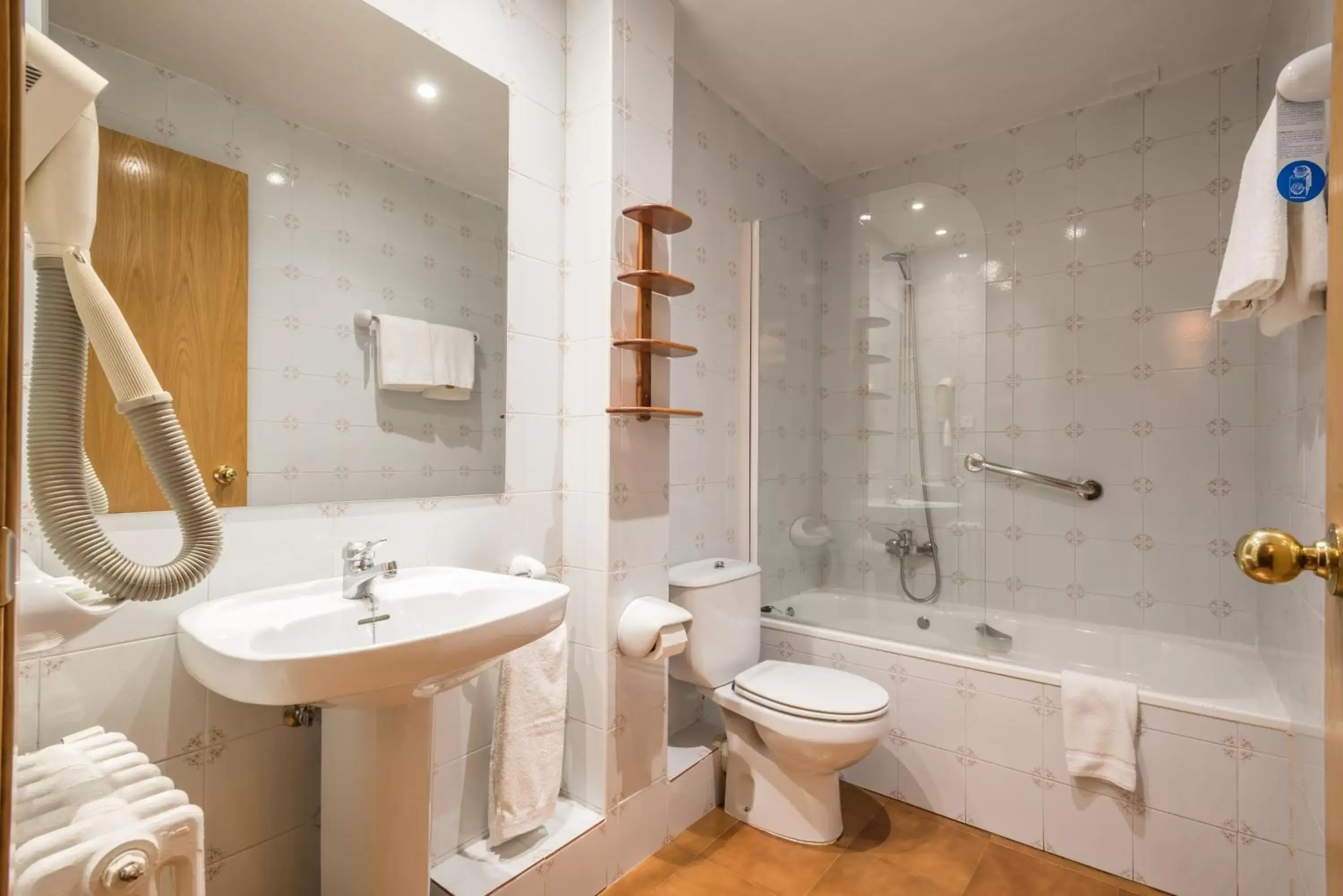 Toilet, Bathroom in Riu Nere Mountain Apartments